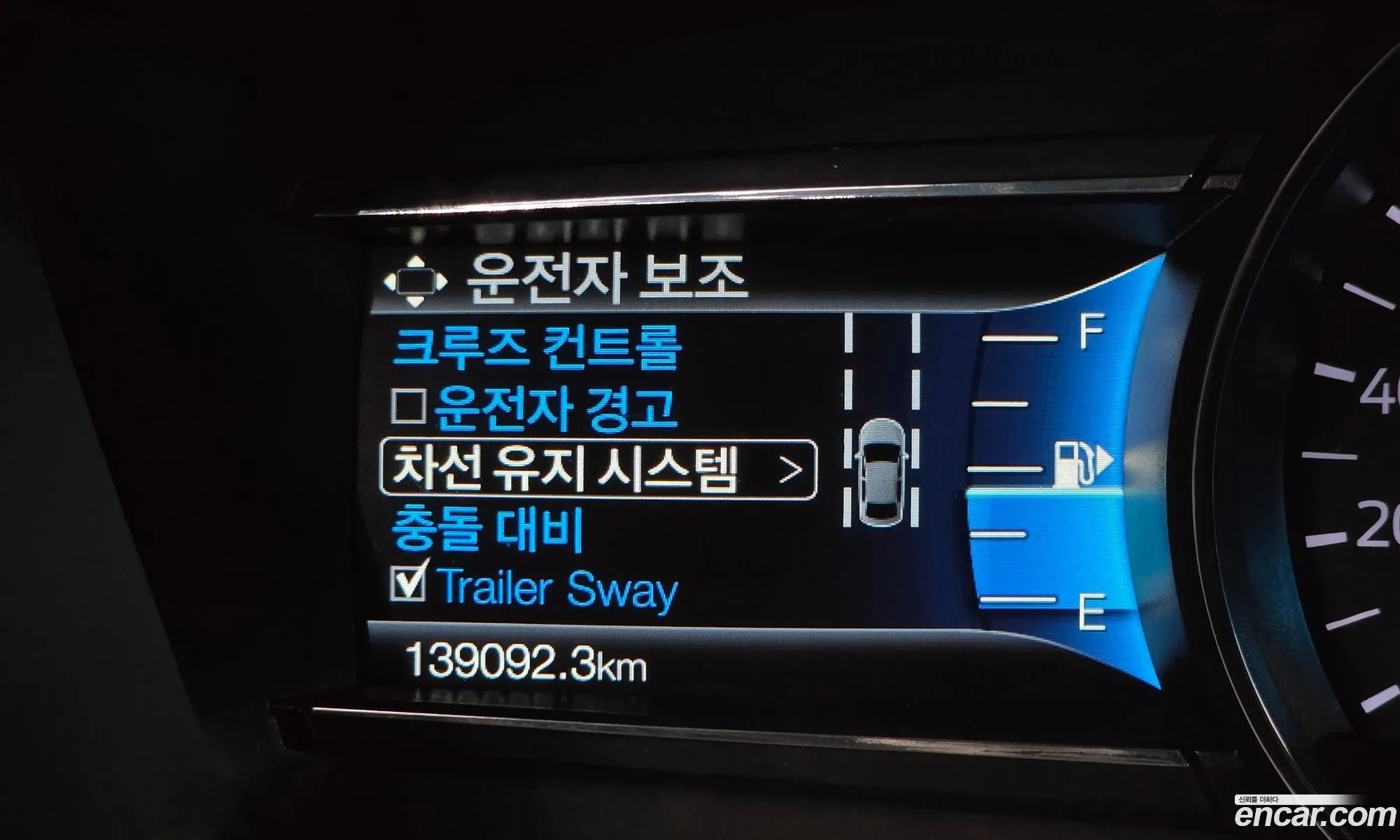 Ford Explorer 2018 1FM5K8FH6JGB23656 — 24