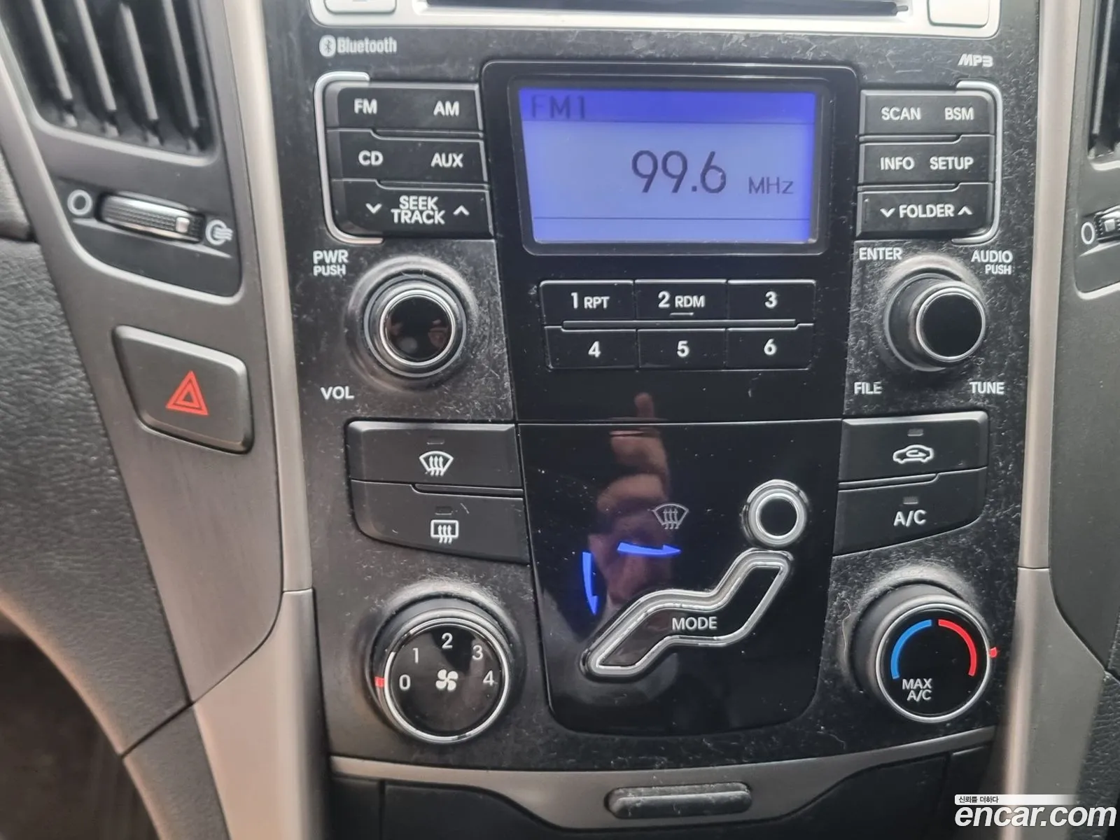 Hyundai YF Sonata 2012 — 20