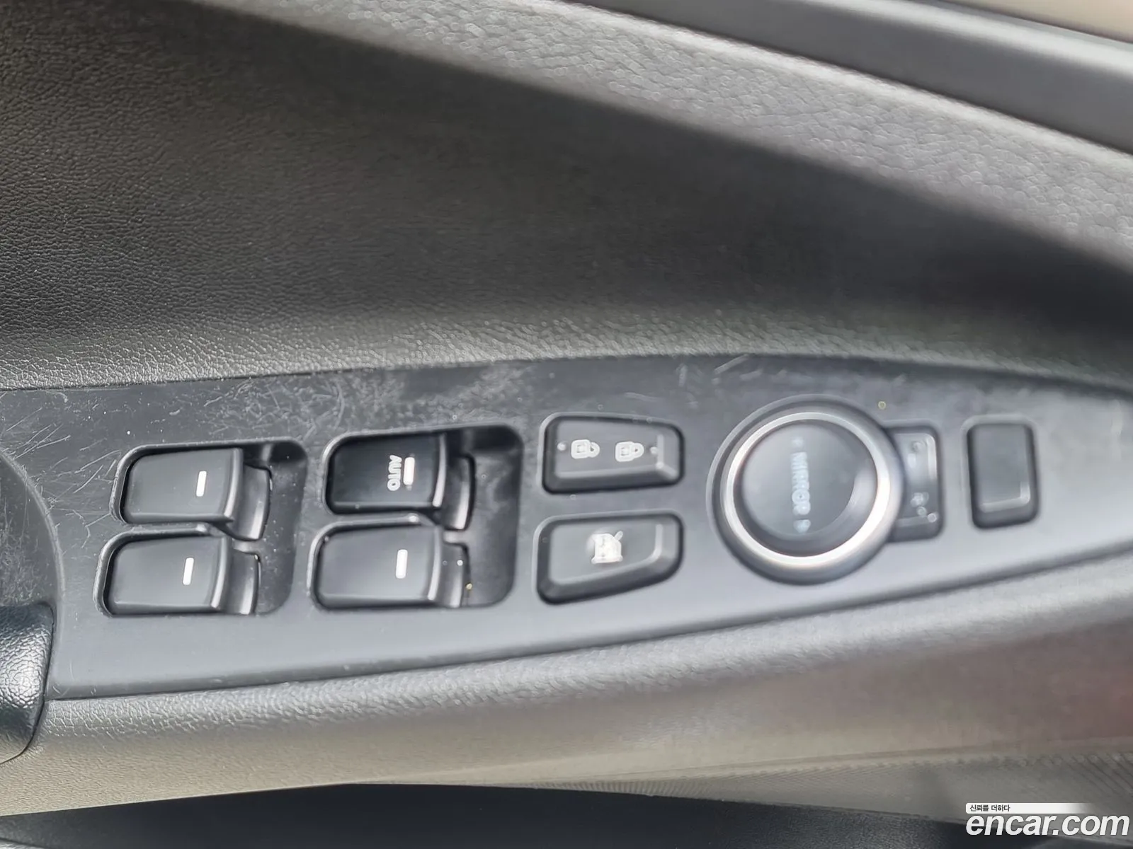 Hyundai YF Sonata 2012 — 17