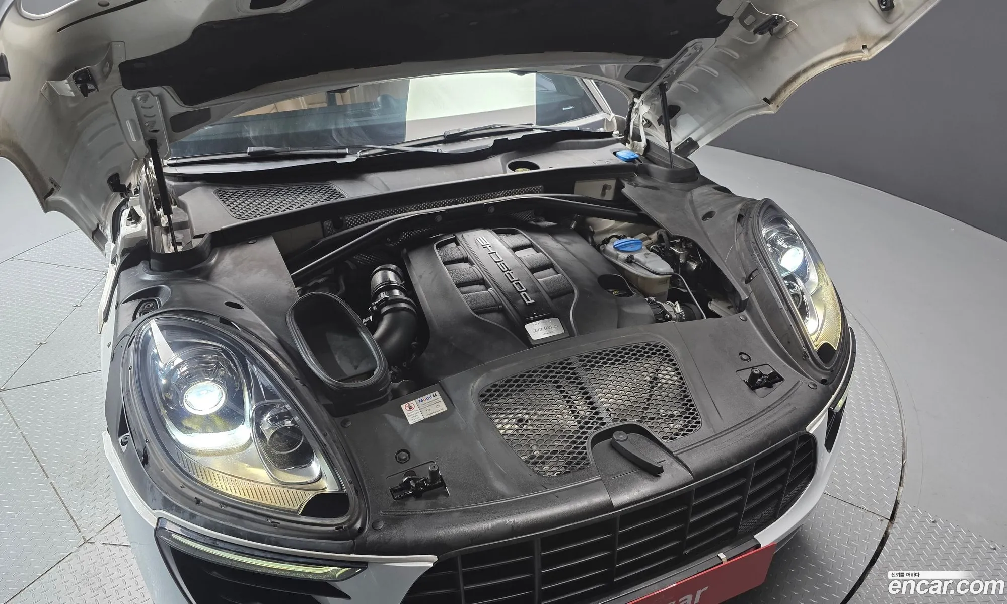 Porsche Macan 2016 WP1AD2958HLB70019 — 13