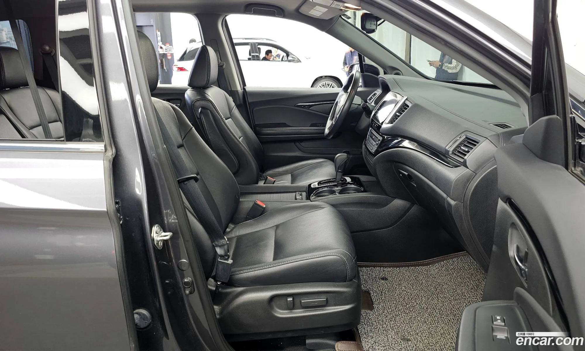 Honda Pilot 2017 5FNYF6850HB201137 — 4