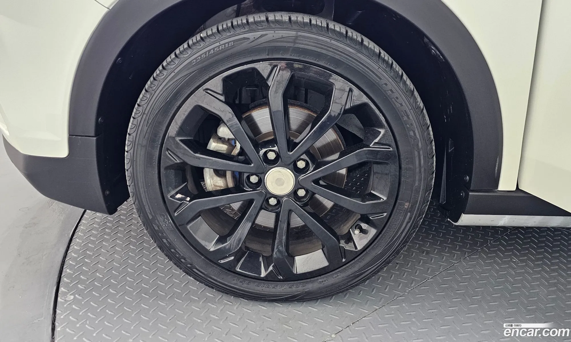KG Mobility (SsangYong) Tivoli Armour 2017 — 16