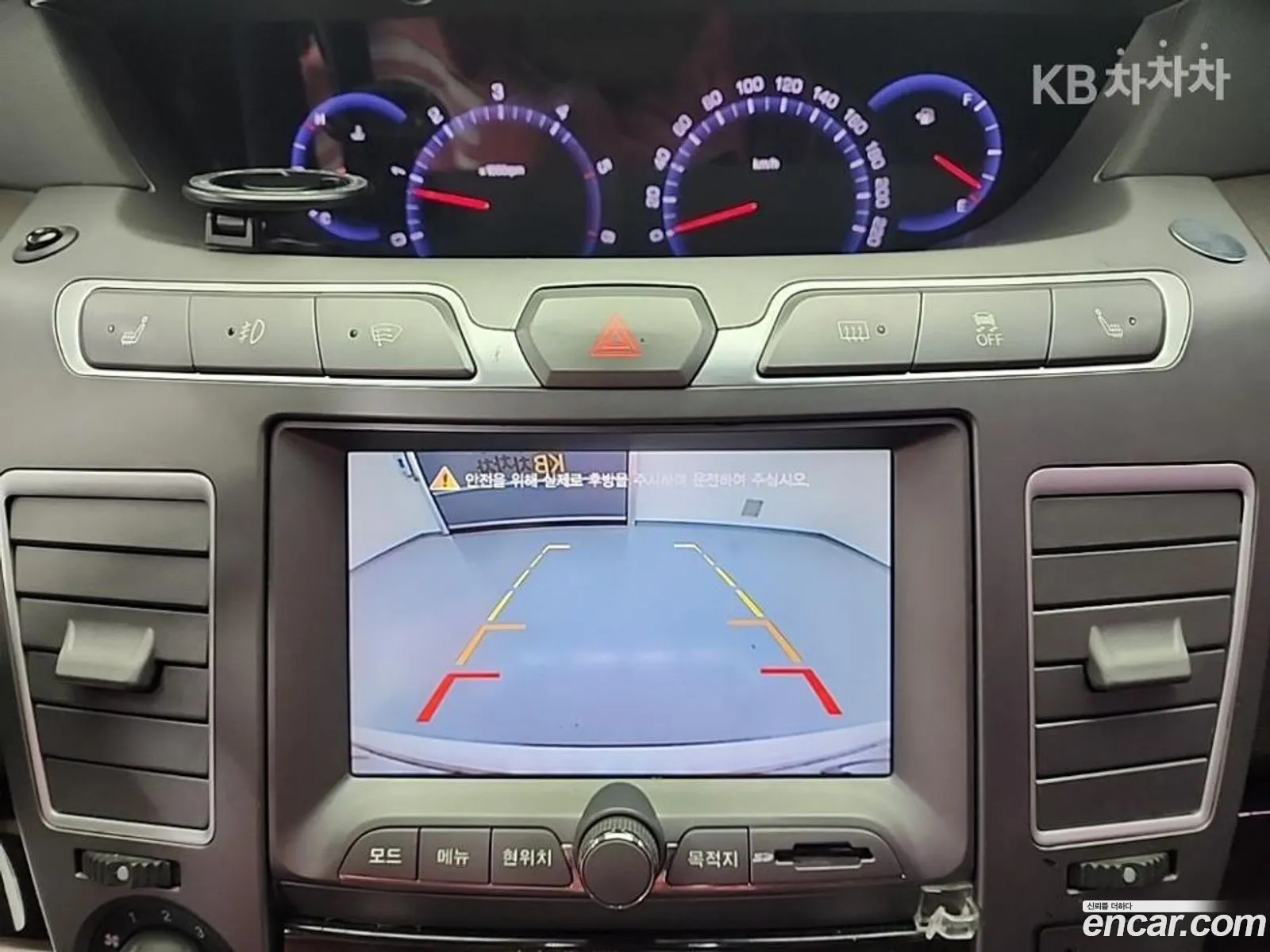 KG Mobility (SsangYong) Korando Turismo 2013 — 3