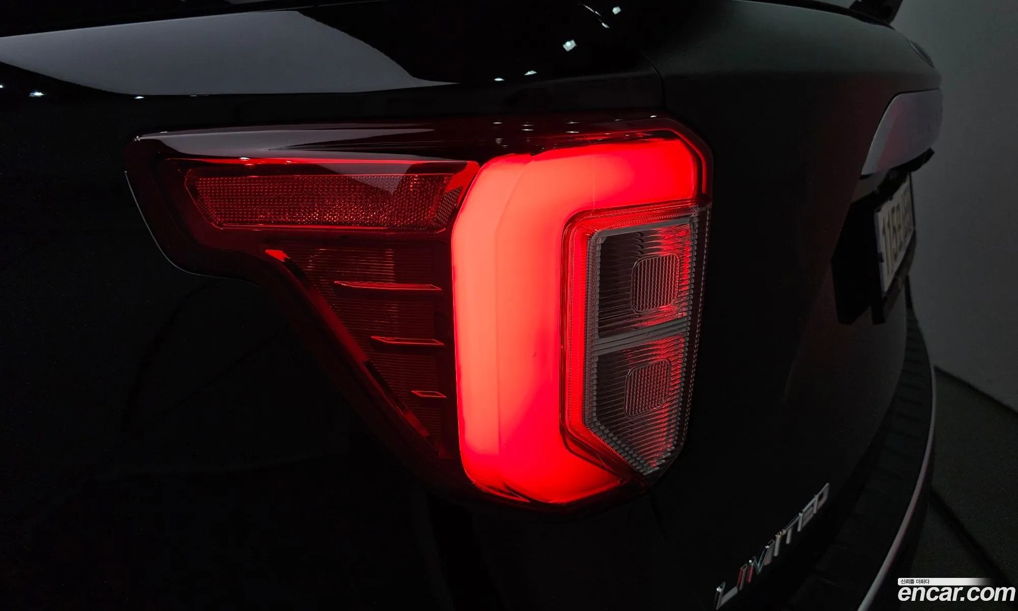 Ford Explorer 6th Gen 2023 1FMSK8FHXPGA39903 — 27