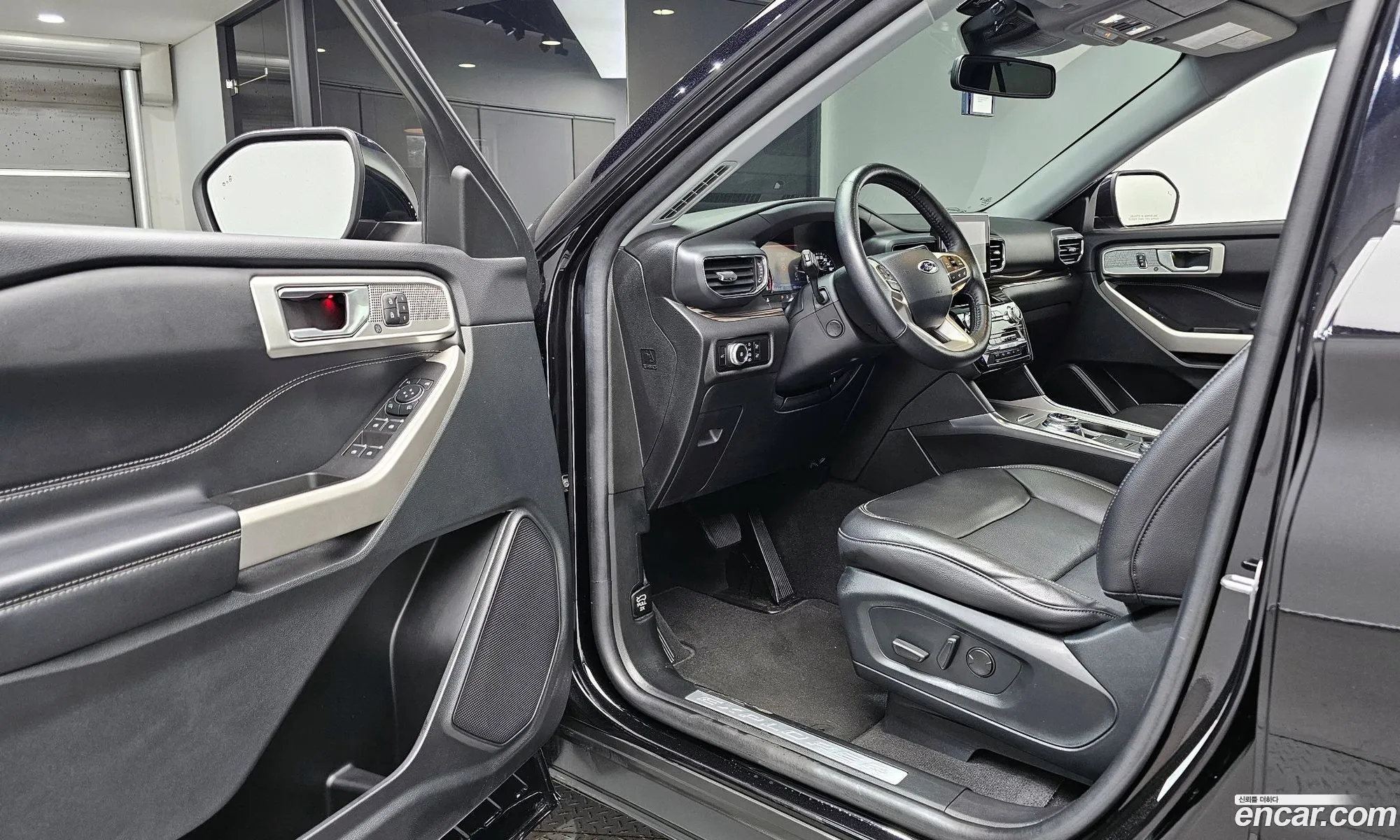 Ford Explorer 6th Gen 2023 1FMSK8FHXPGA39903 — 26