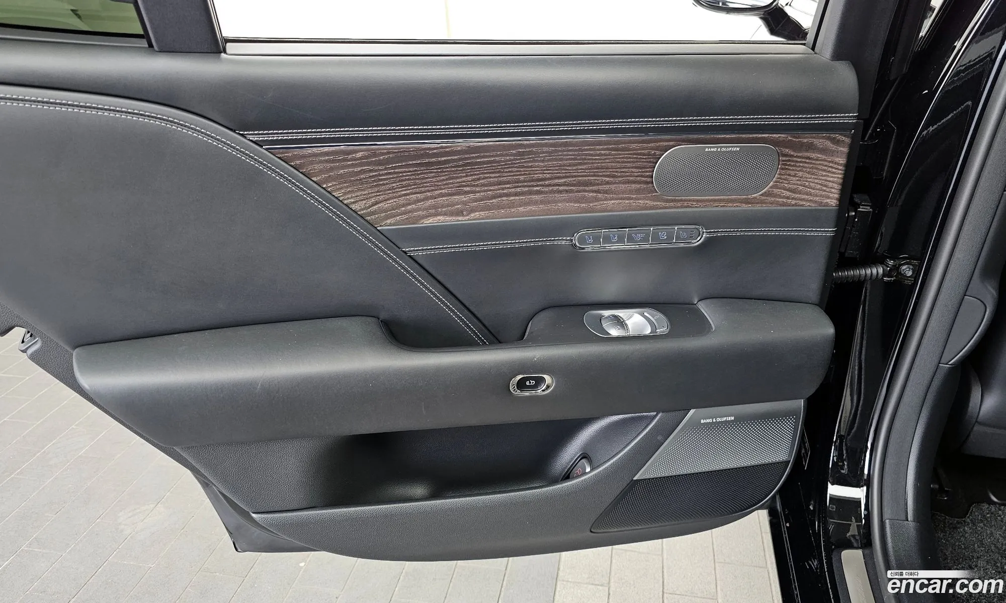 Genesis G90 2022 — 23