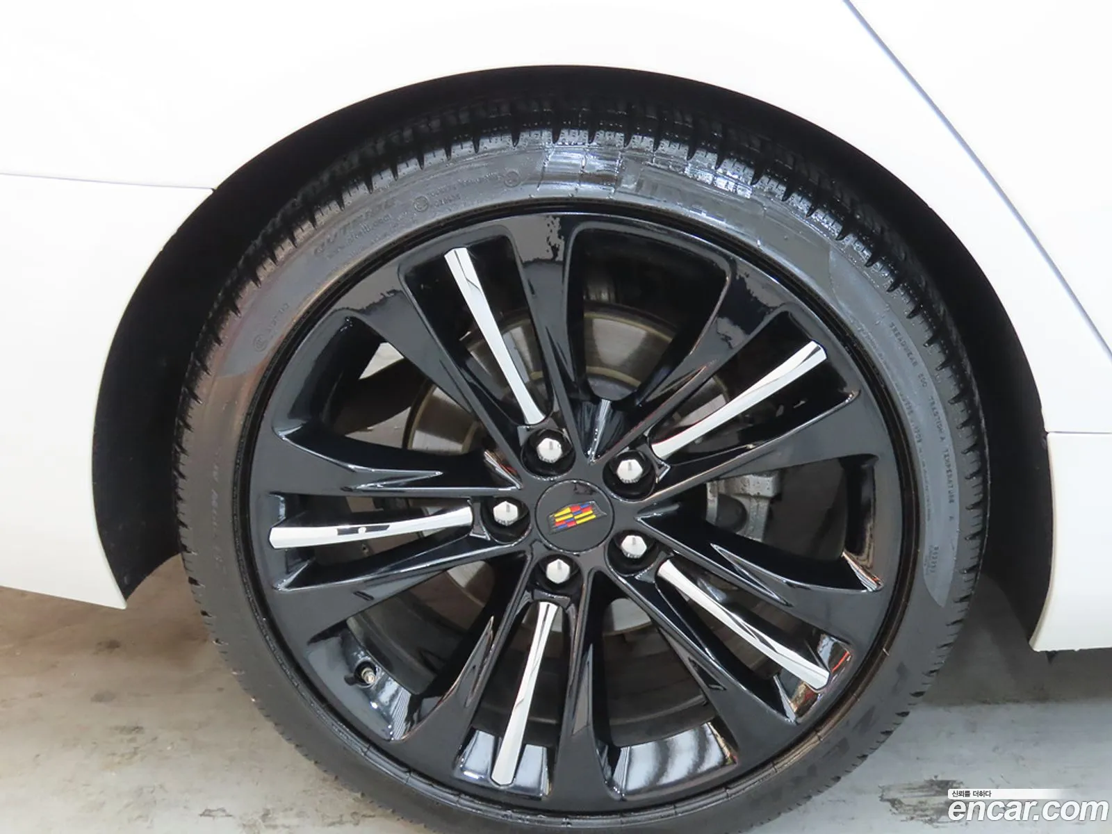 Cadillac CT6 2017 — 17