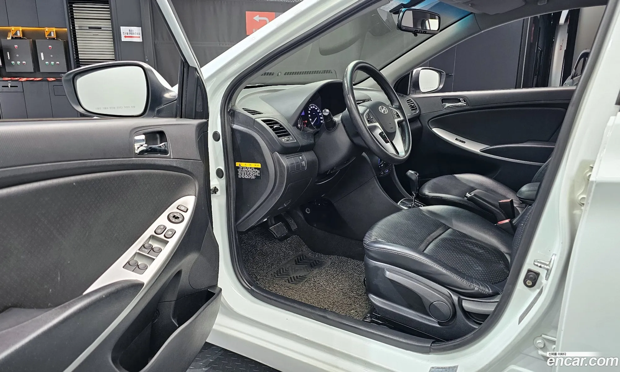 Hyundai Accent 2012 — 18
