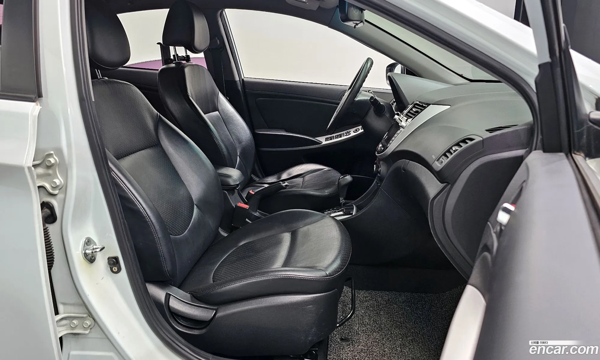 Hyundai Accent 2012 — 11