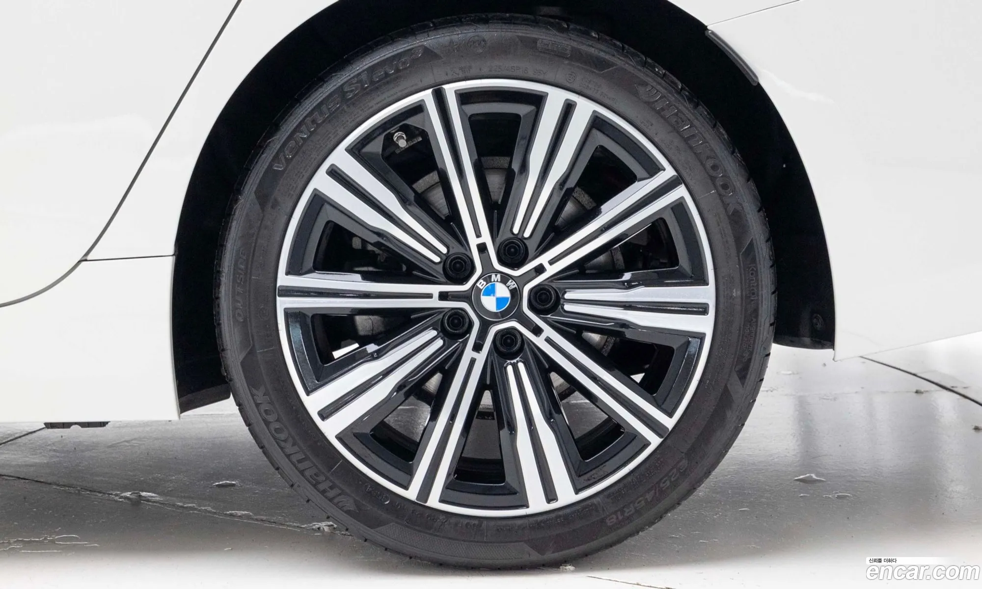 BMW 3 Series 2025 — 12