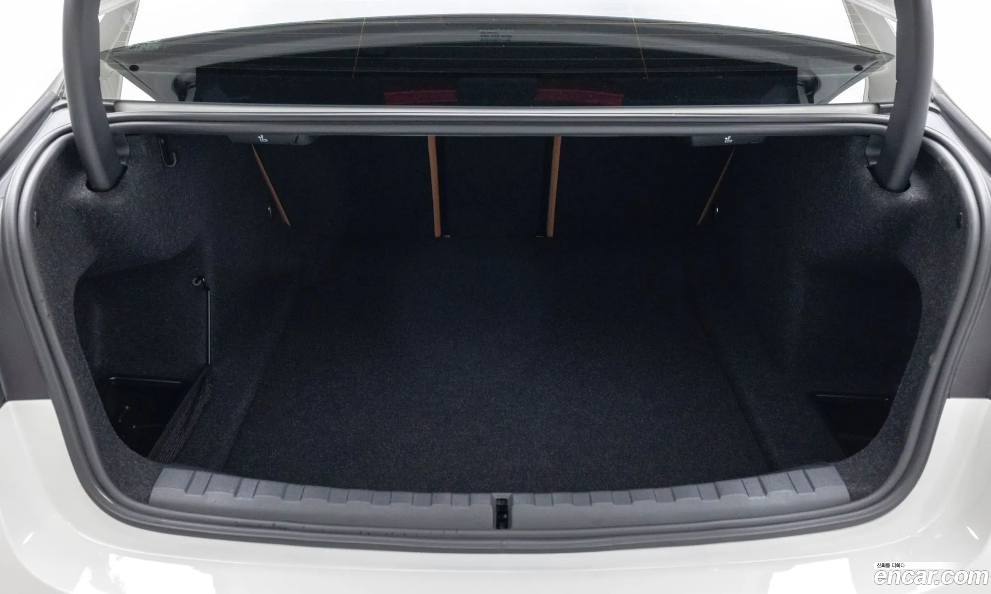 BMW 3 Series 2025 — 16