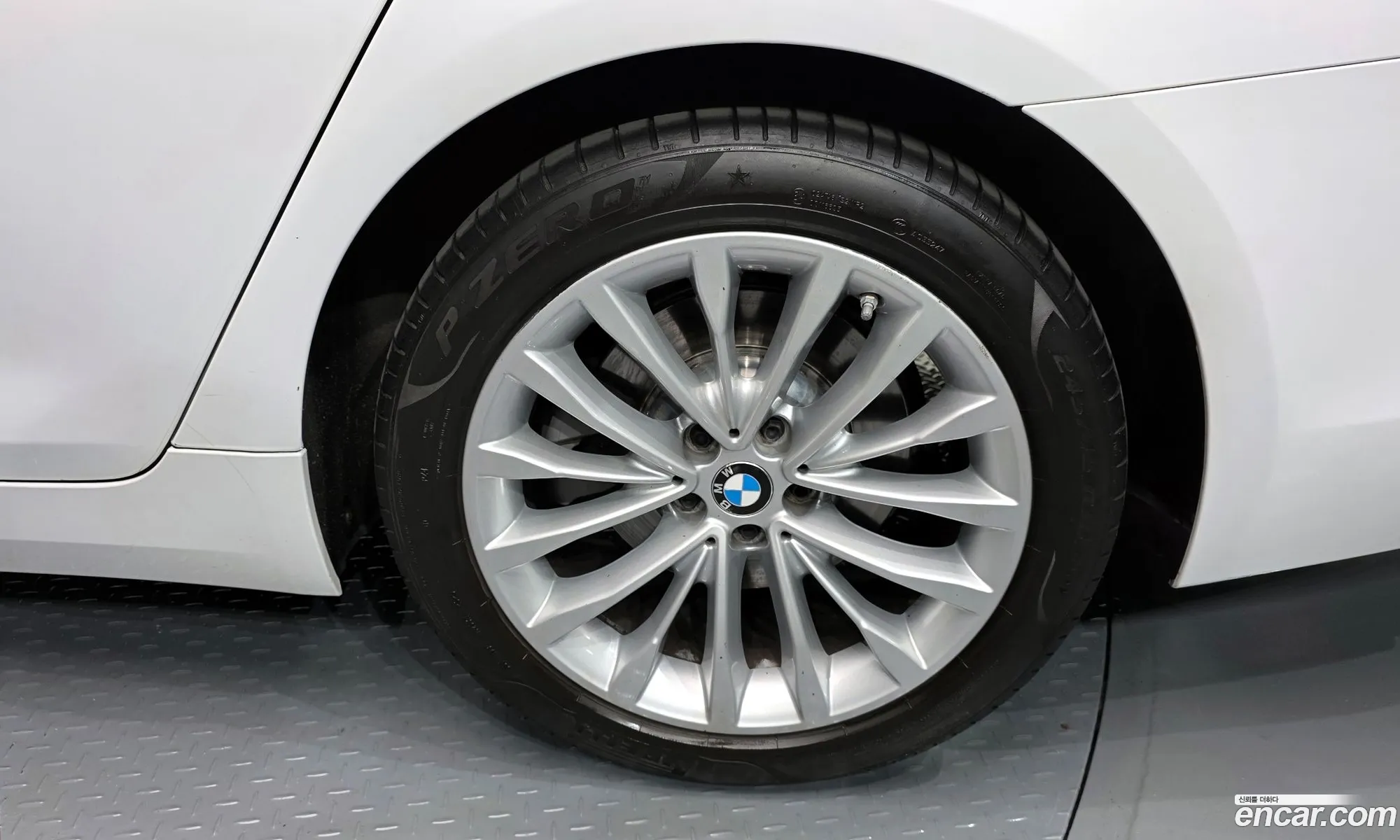 BMW 5 Series 2019 WBAJF5108KWW44356 — 27