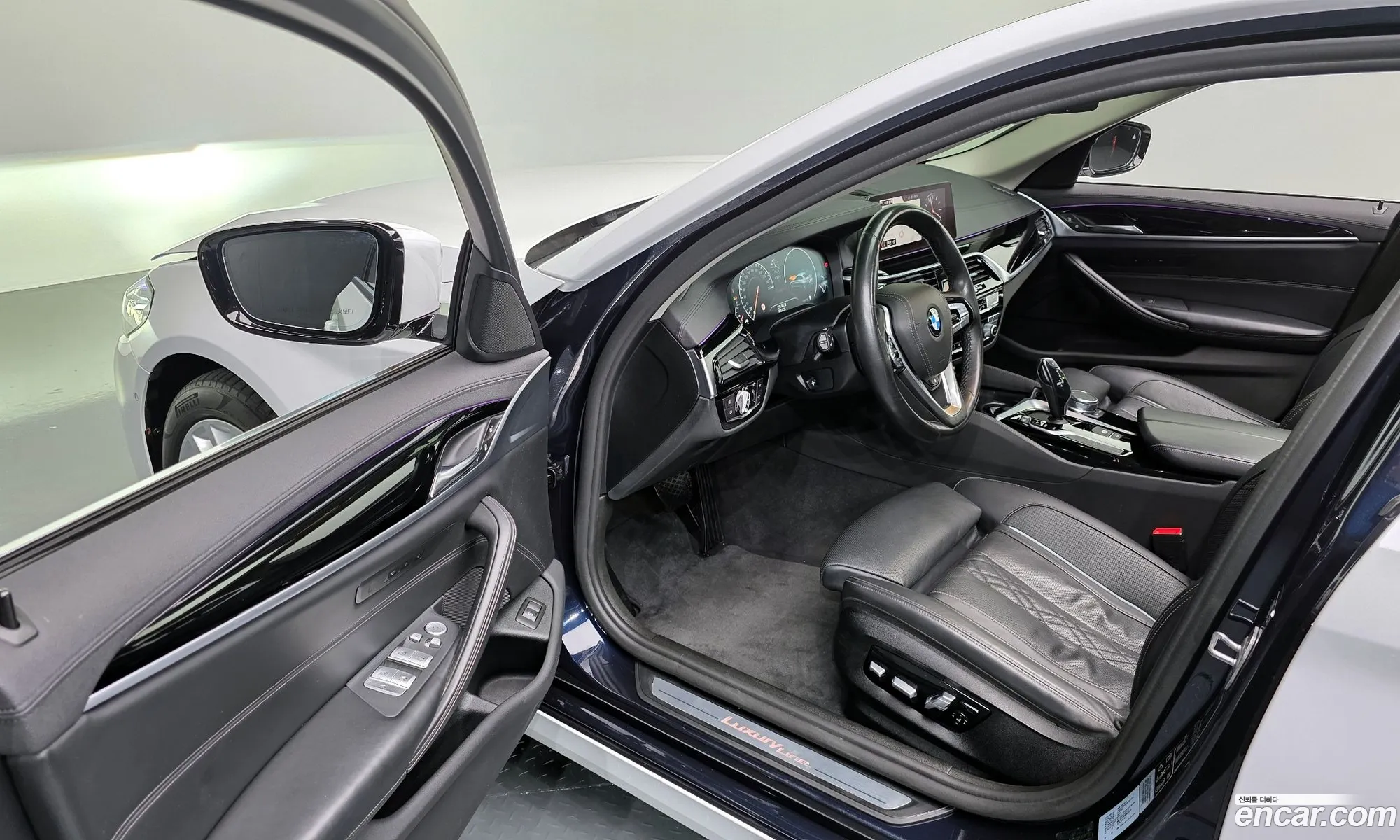 BMW 5 Series 2019 WBAJF5108KWW44356 — 28