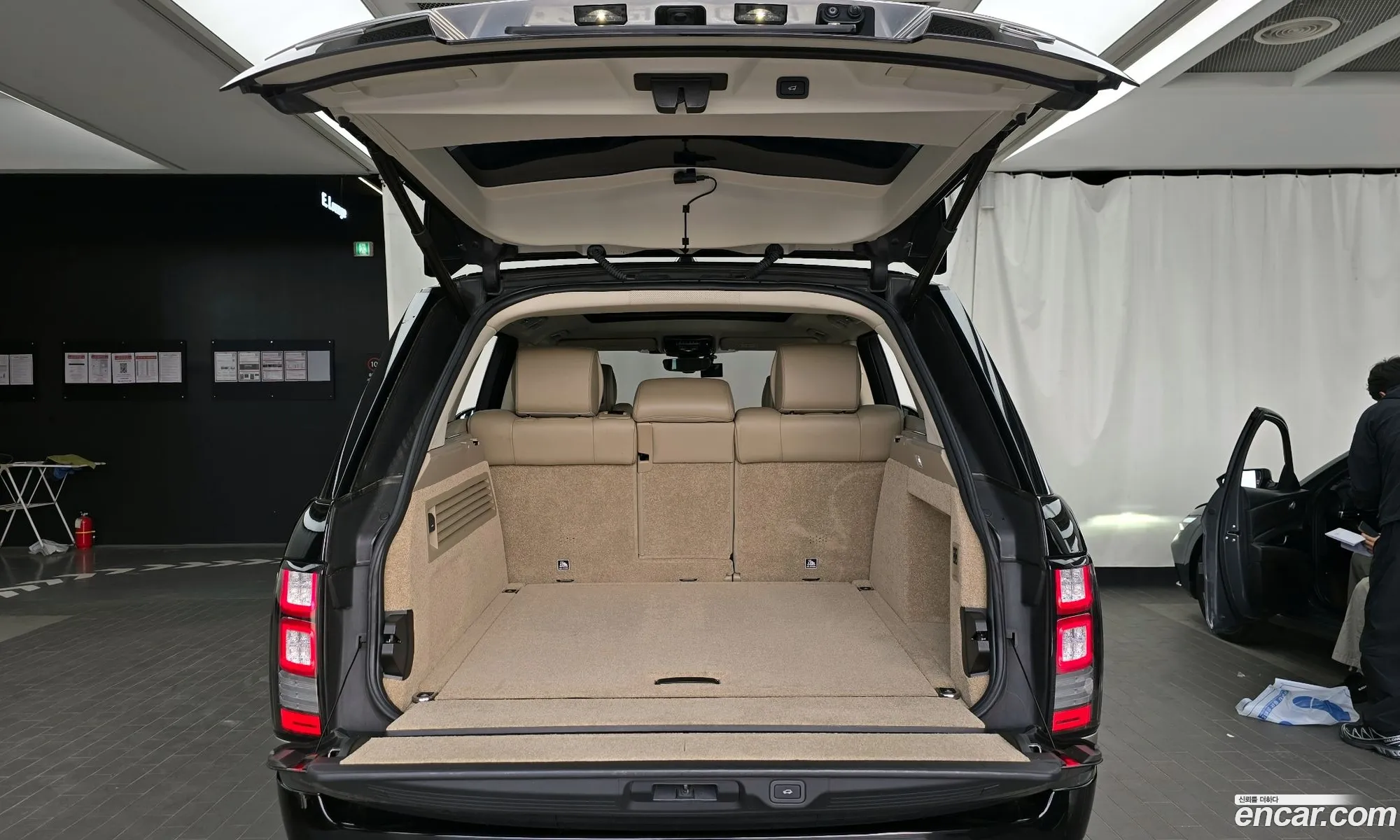 Land Rover Range Rover 2017 — 17