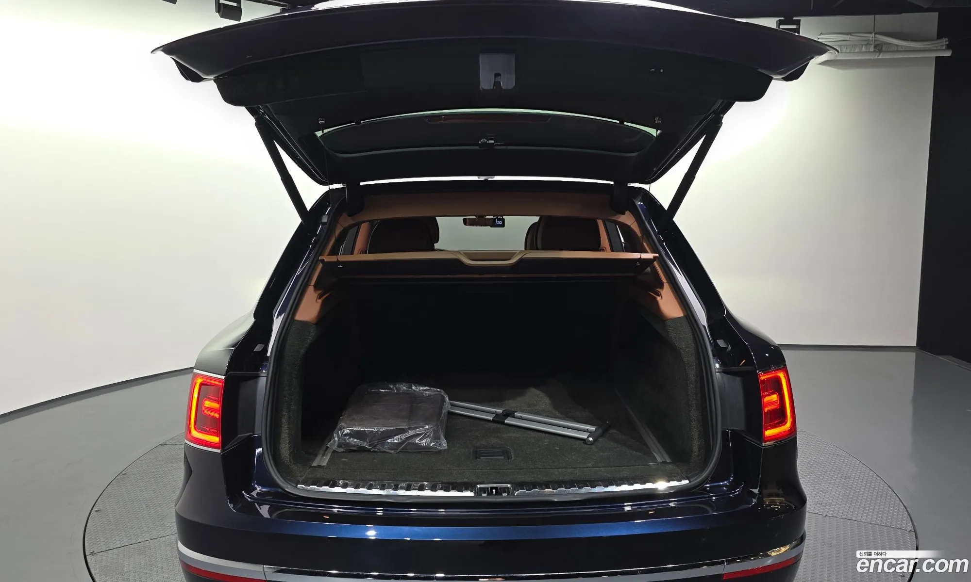 Bentley Bentayga 2017 SJAAC14V5HC014883 — 18