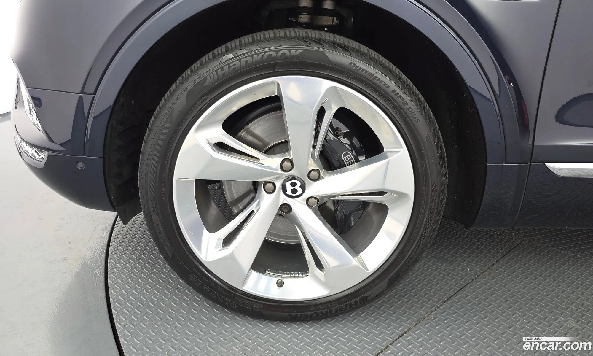 Bentley Bentayga 2017 SJAAC14V5HC014883 — 6