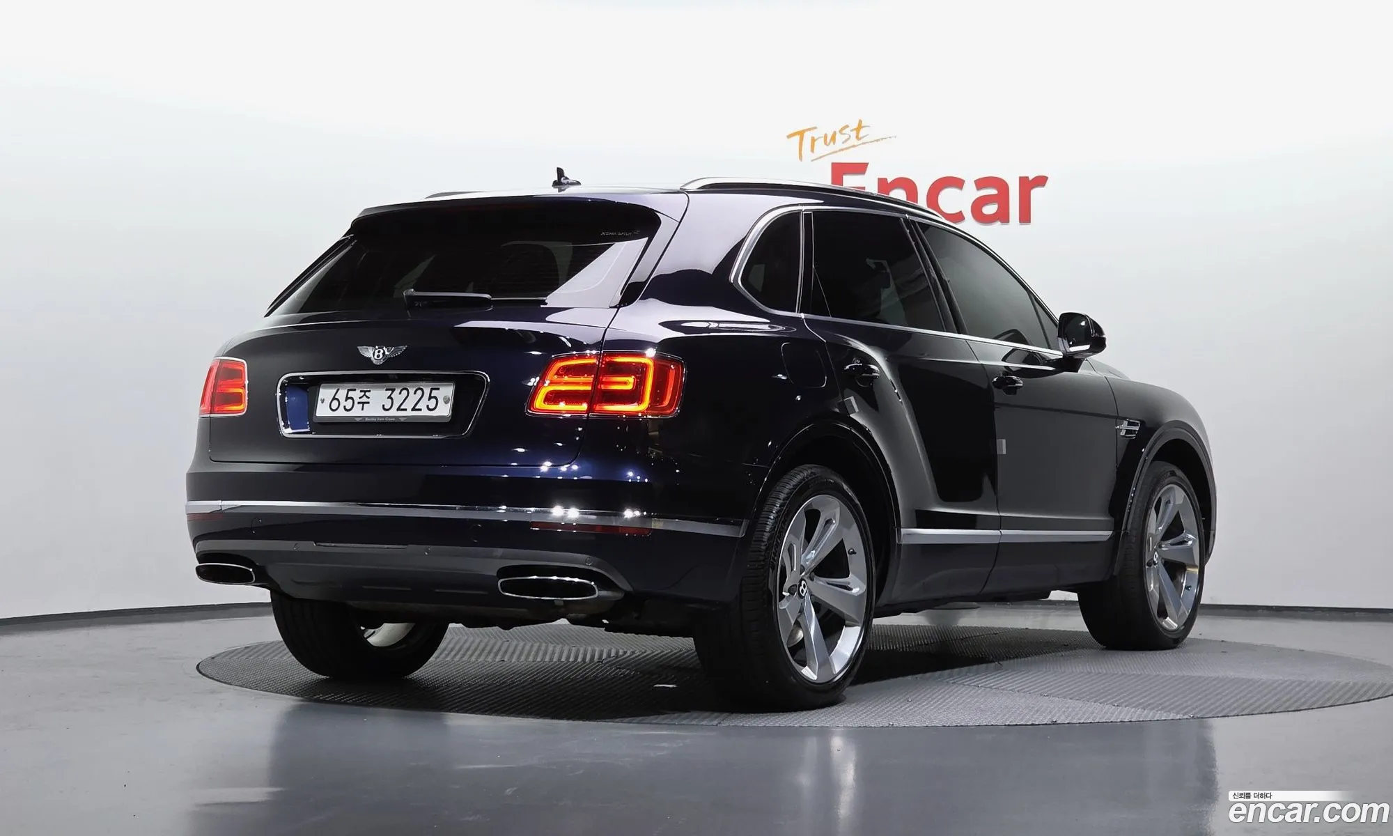 Bentley Bentayga 2017 SJAAC14V5HC014883 — 13