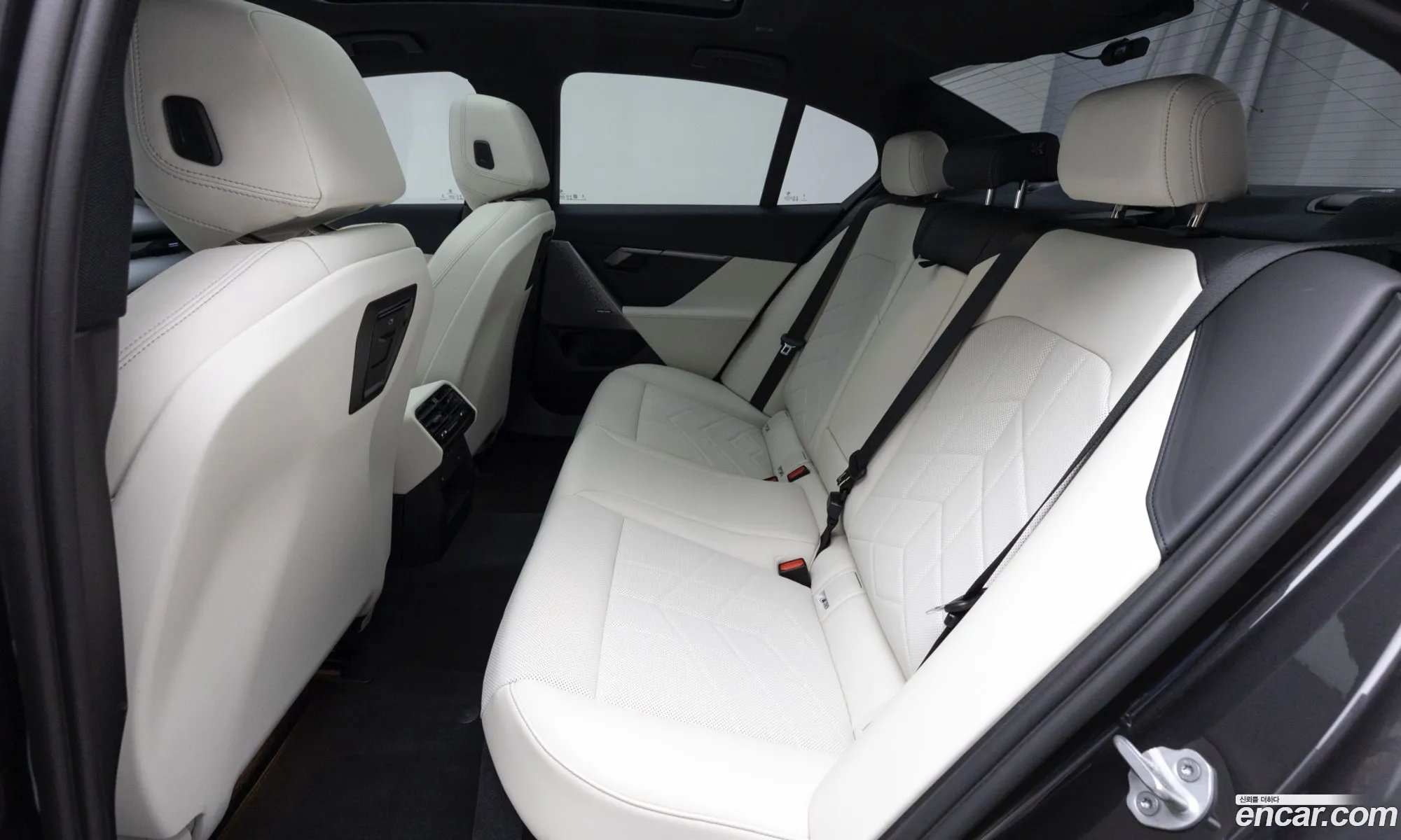 BMW 5 Series 2025 — 18