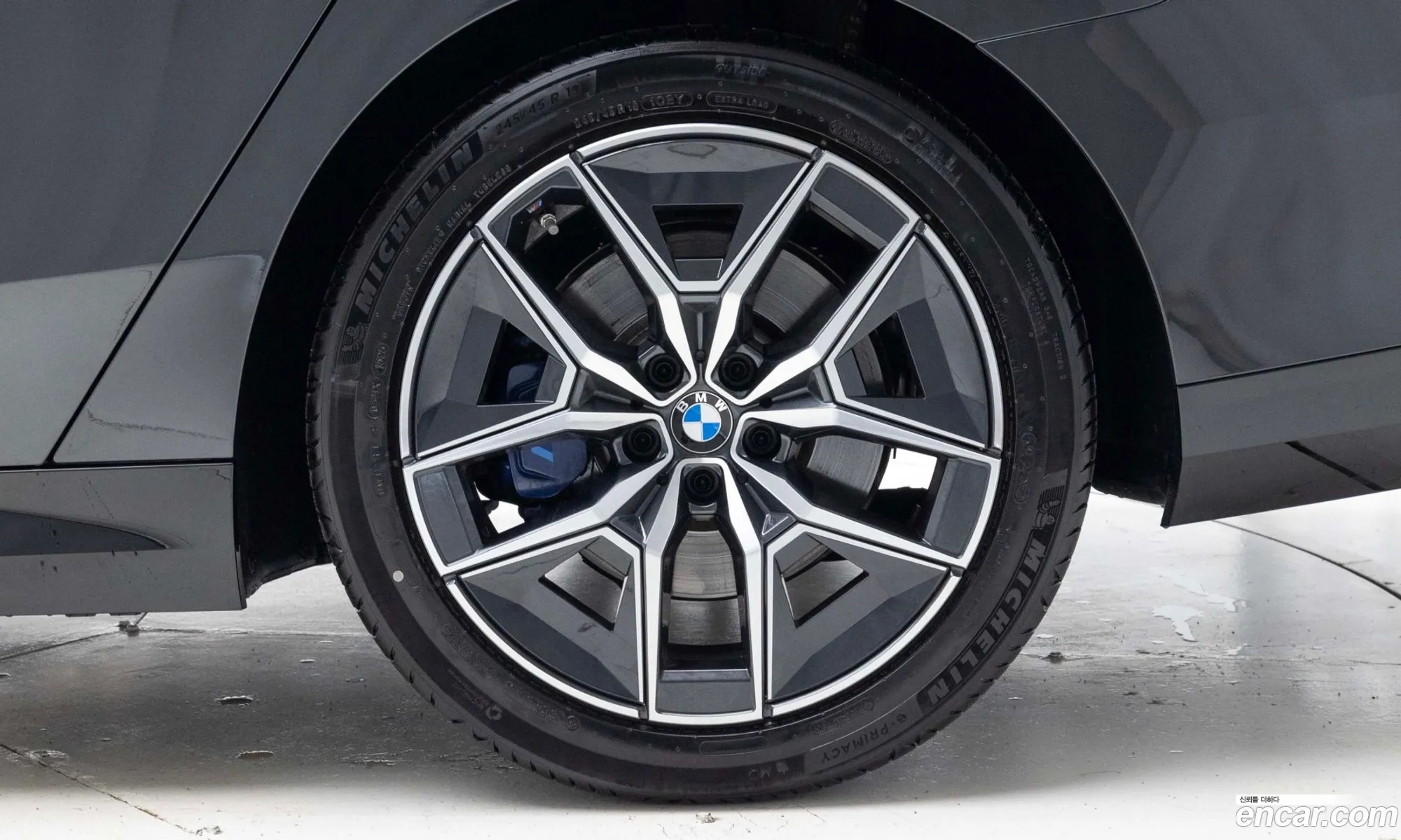 BMW 5 Series 2025 — 17