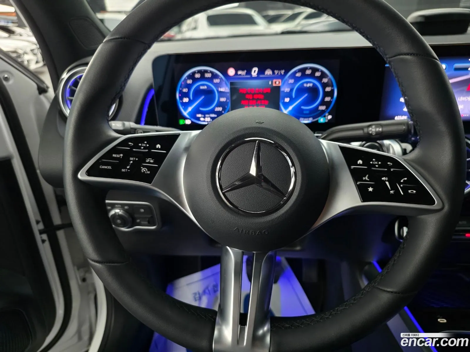 Mercedes-Benz EQB X243 2025 — 11