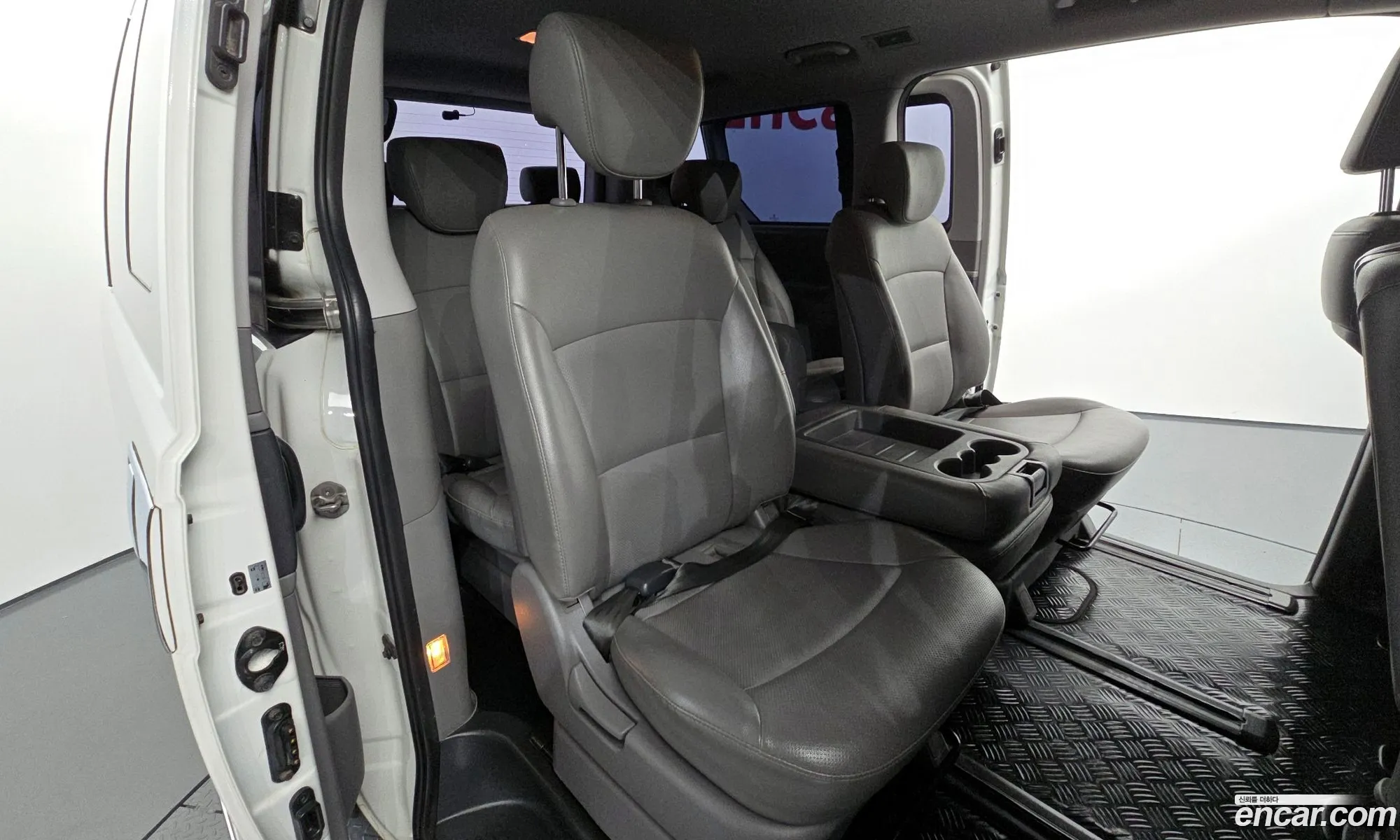 Hyundai Grand Starex 2018 — 16