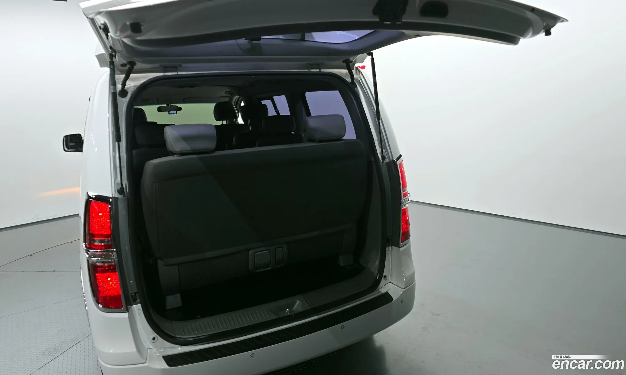 Hyundai Grand Starex 2018 — 15