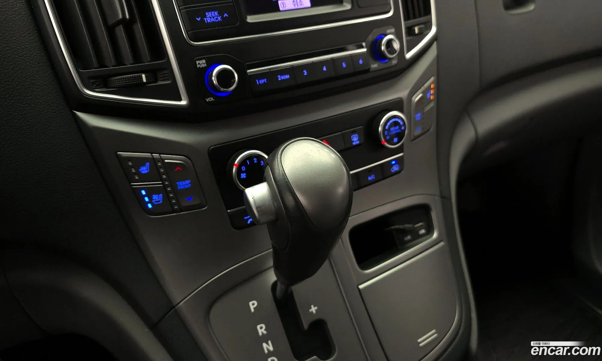 Hyundai Grand Starex 2018 — 18