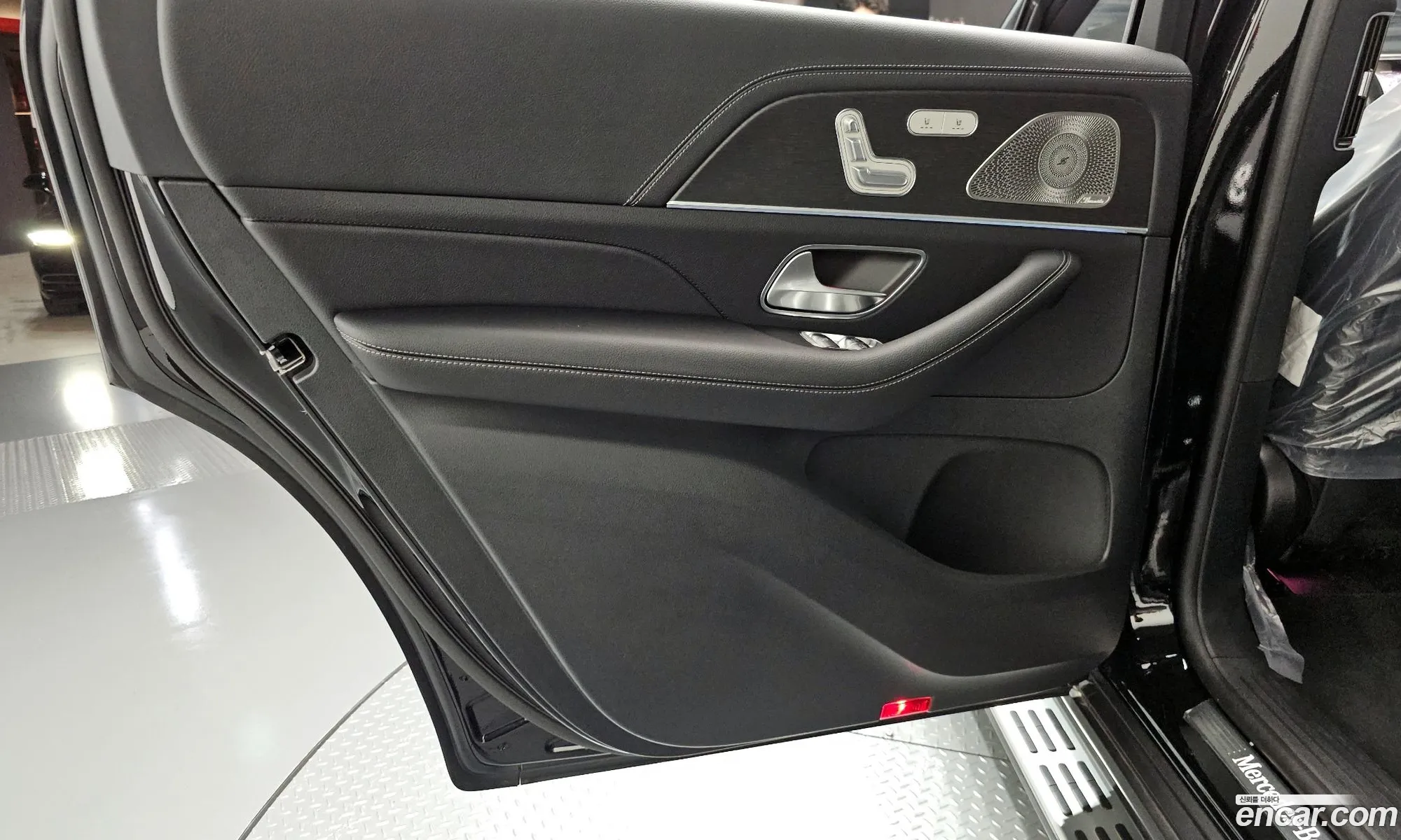 Mercedes-Benz GLS-Class X167 2025 — 12