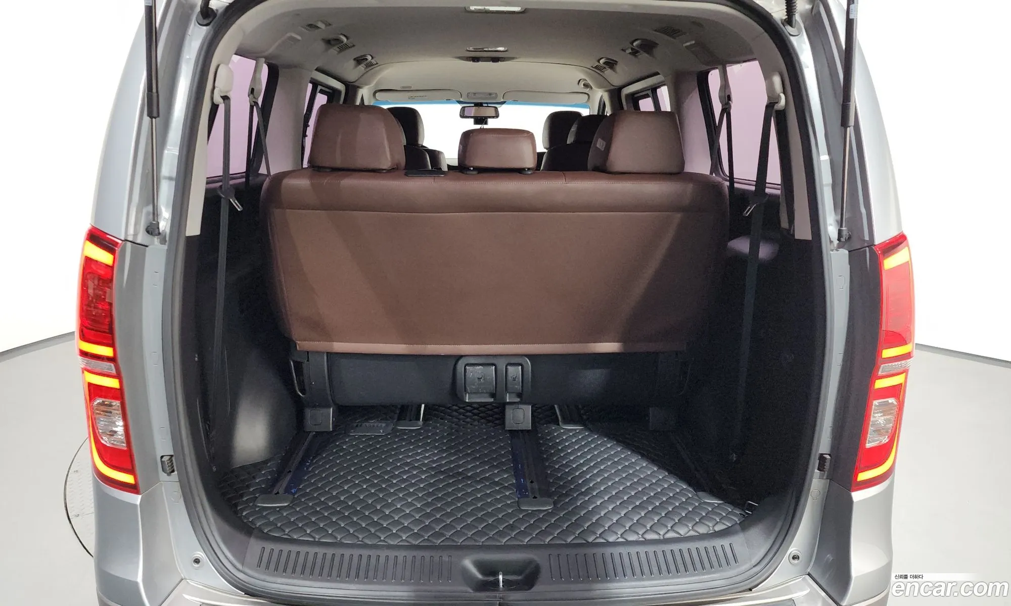 Hyundai Grand Starex 2020 — 17