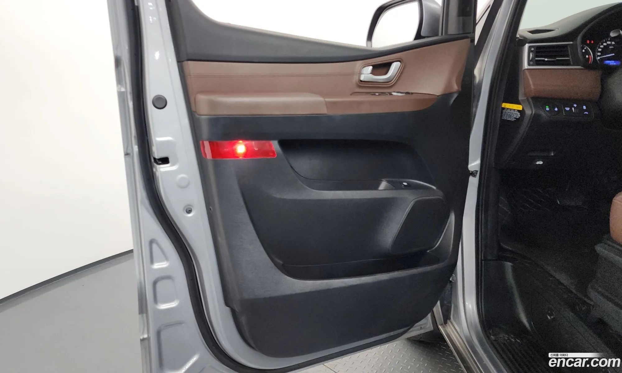 Hyundai Grand Starex 2020 — 28