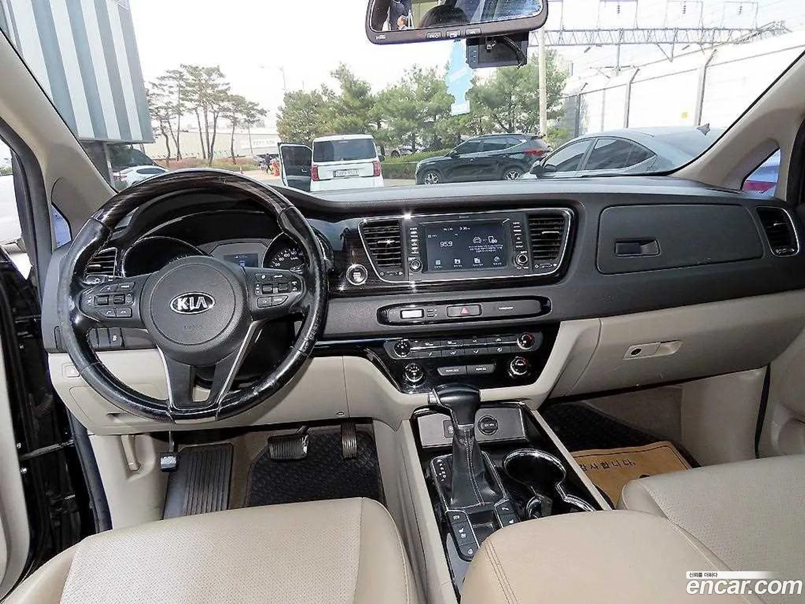 Kia Carnival 2019 — 9