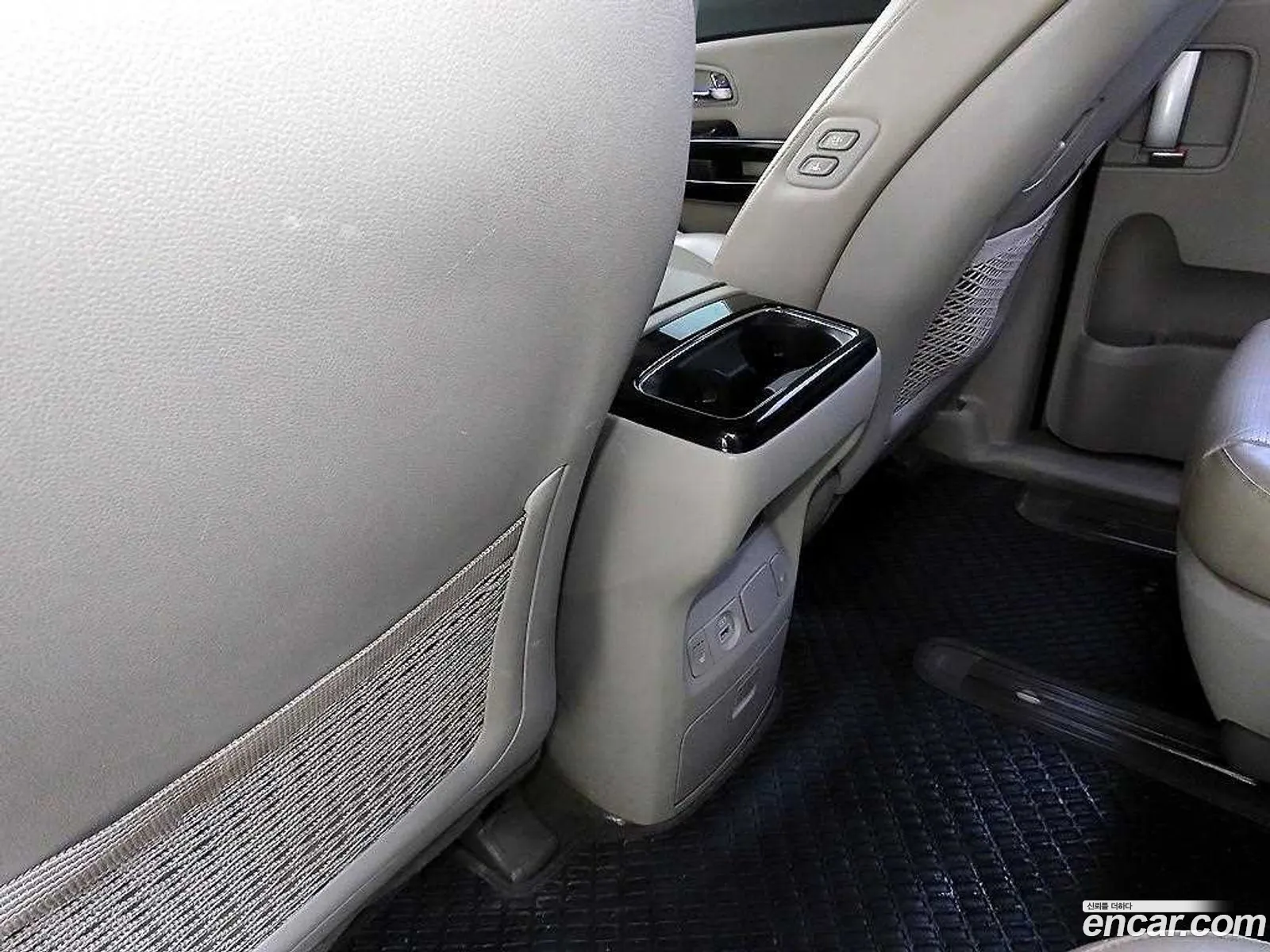 Kia Carnival 2019 — 17