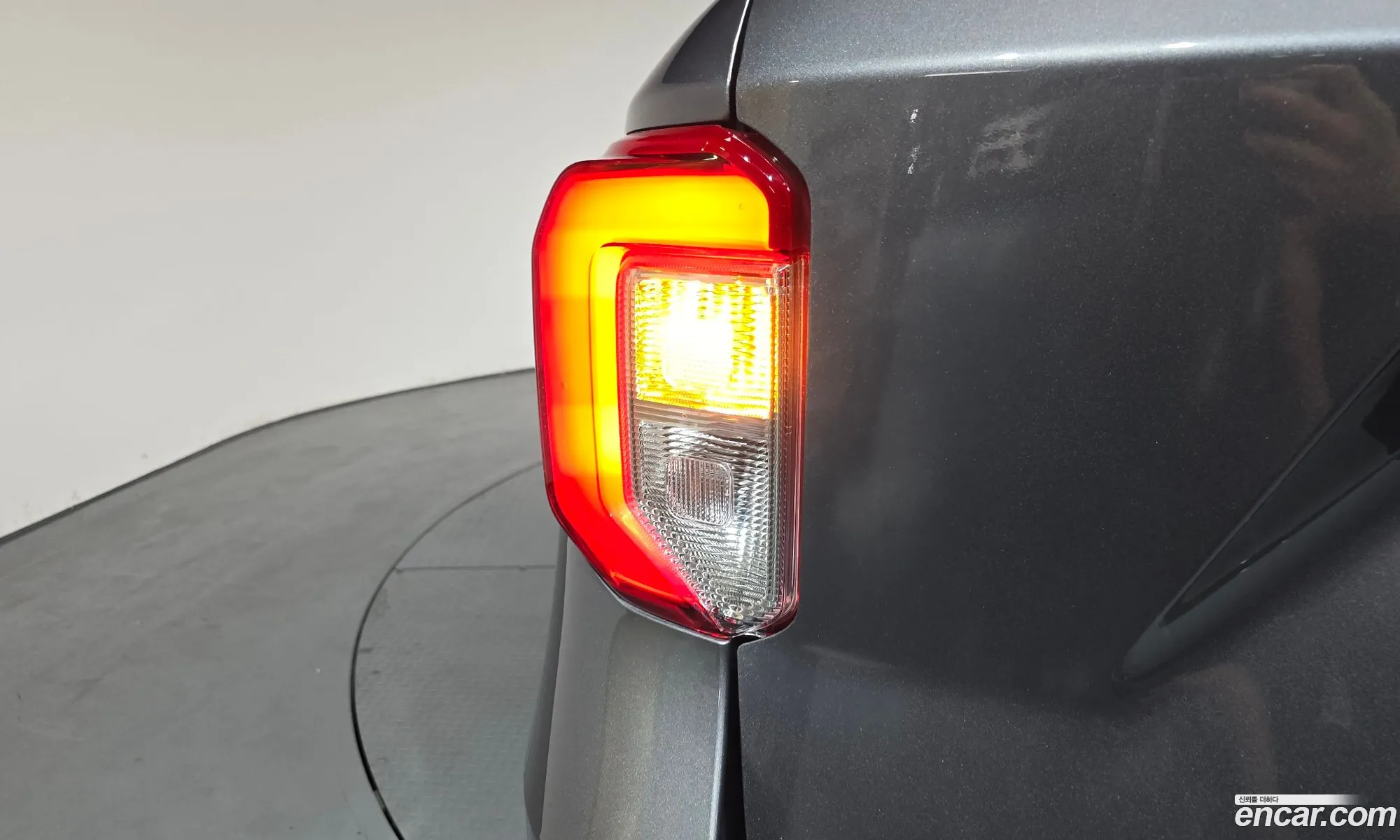 Ford Explorer 6th Gen 2021 1FM5K8HC7MGB99070 — 34