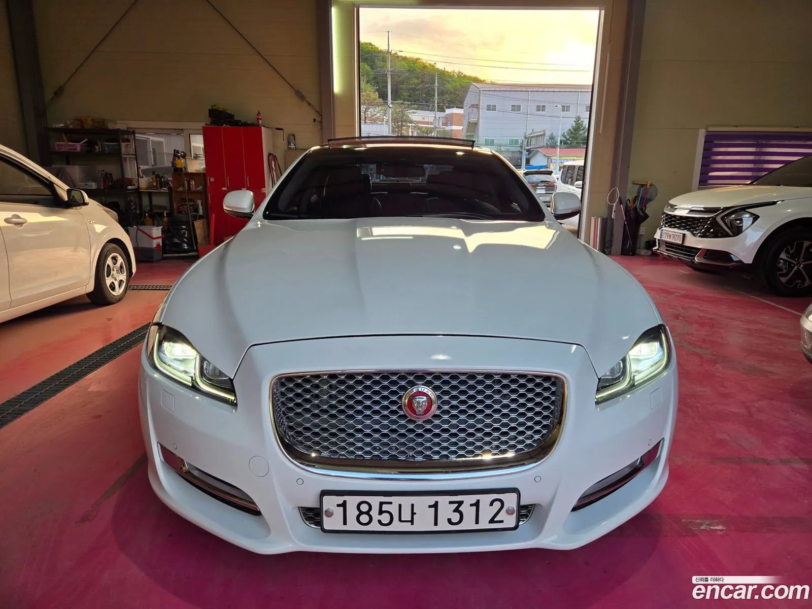 Jaguar XJ 2017 — 11