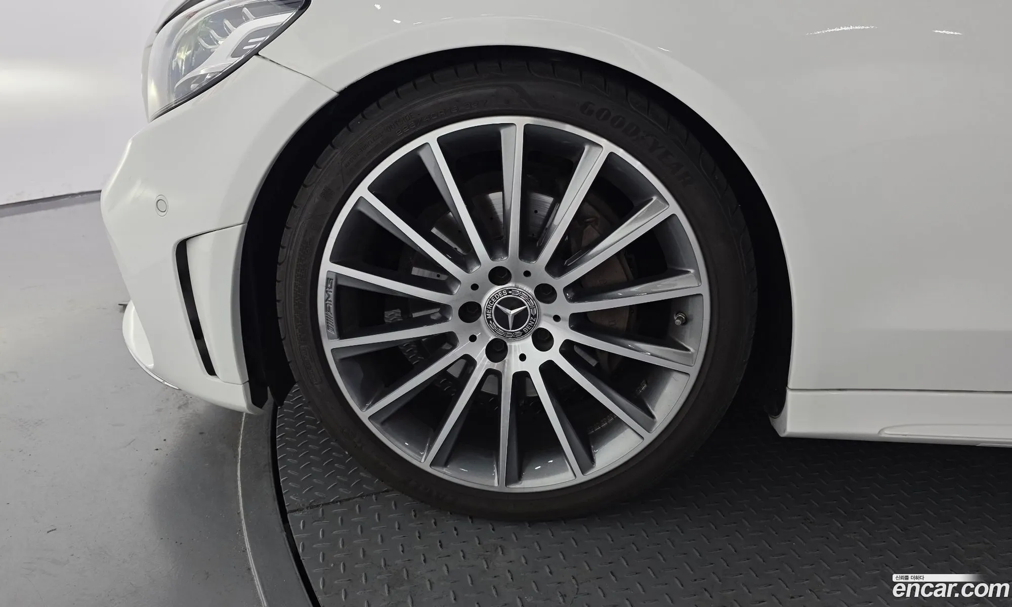 Mercedes-Benz C-Class W205 2019 — 18