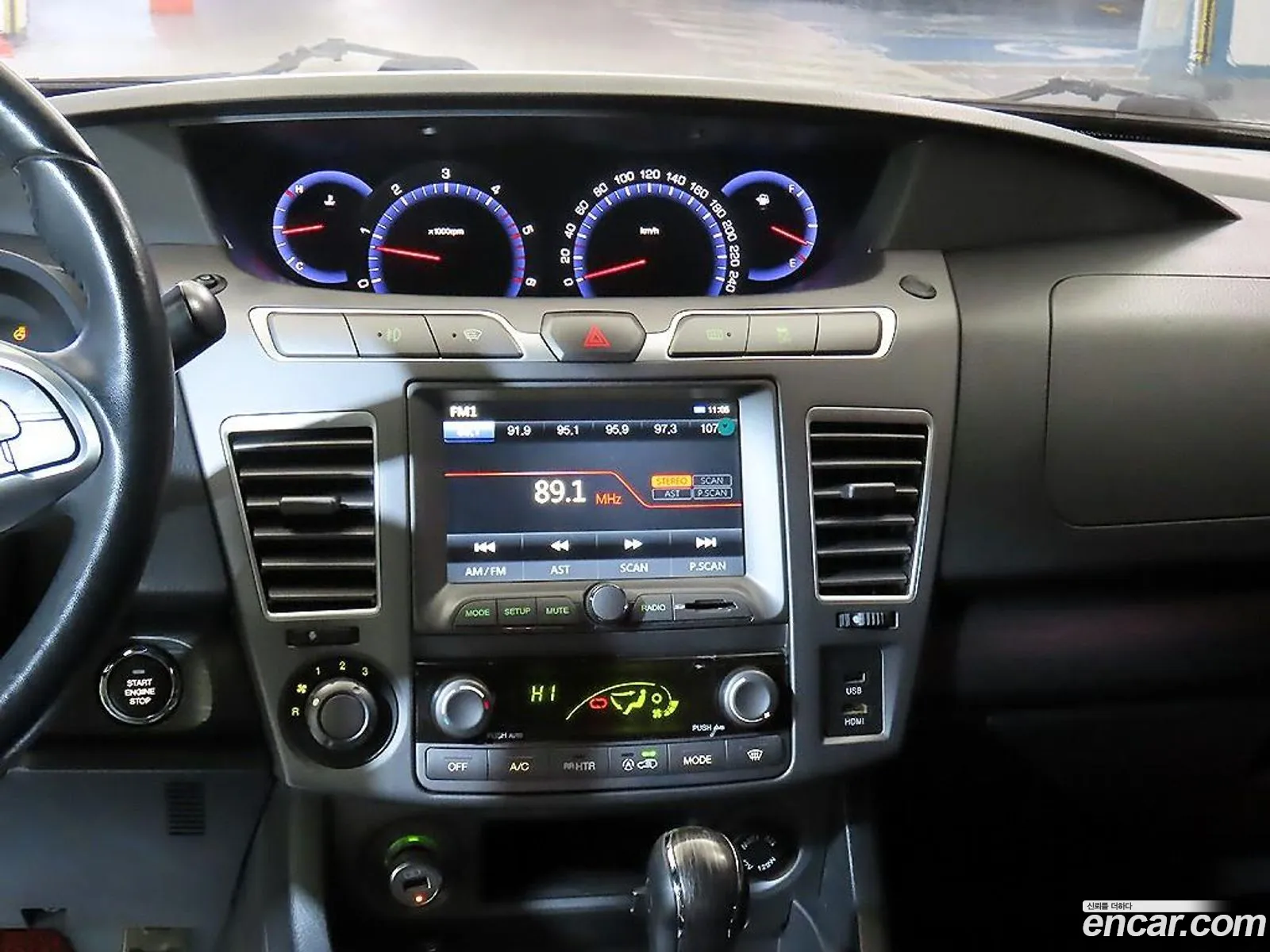 KG Mobility (SsangYong) Korando Turismo 2017 — 17