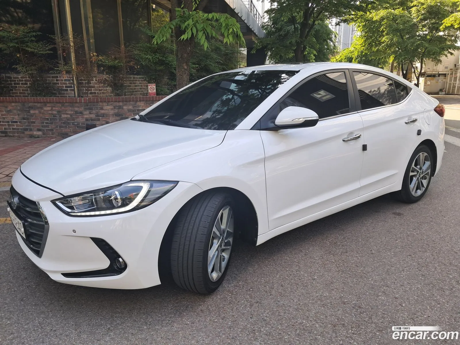Hyundai Elantra AD 2017 — 11