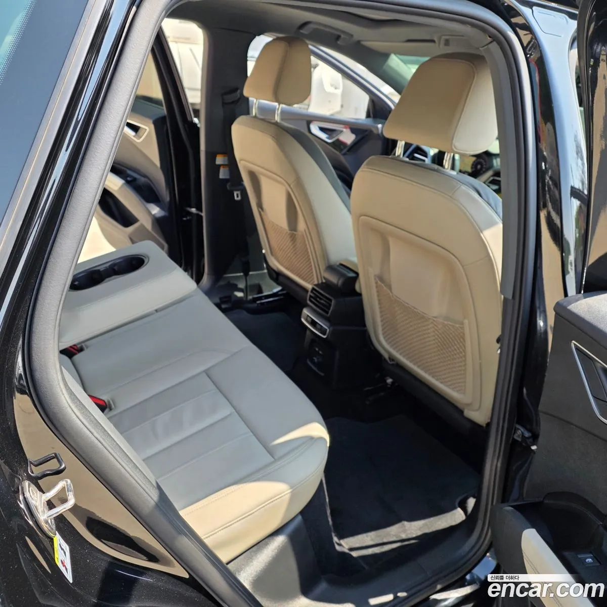 Audi Q4 e-tron 2022 — 8