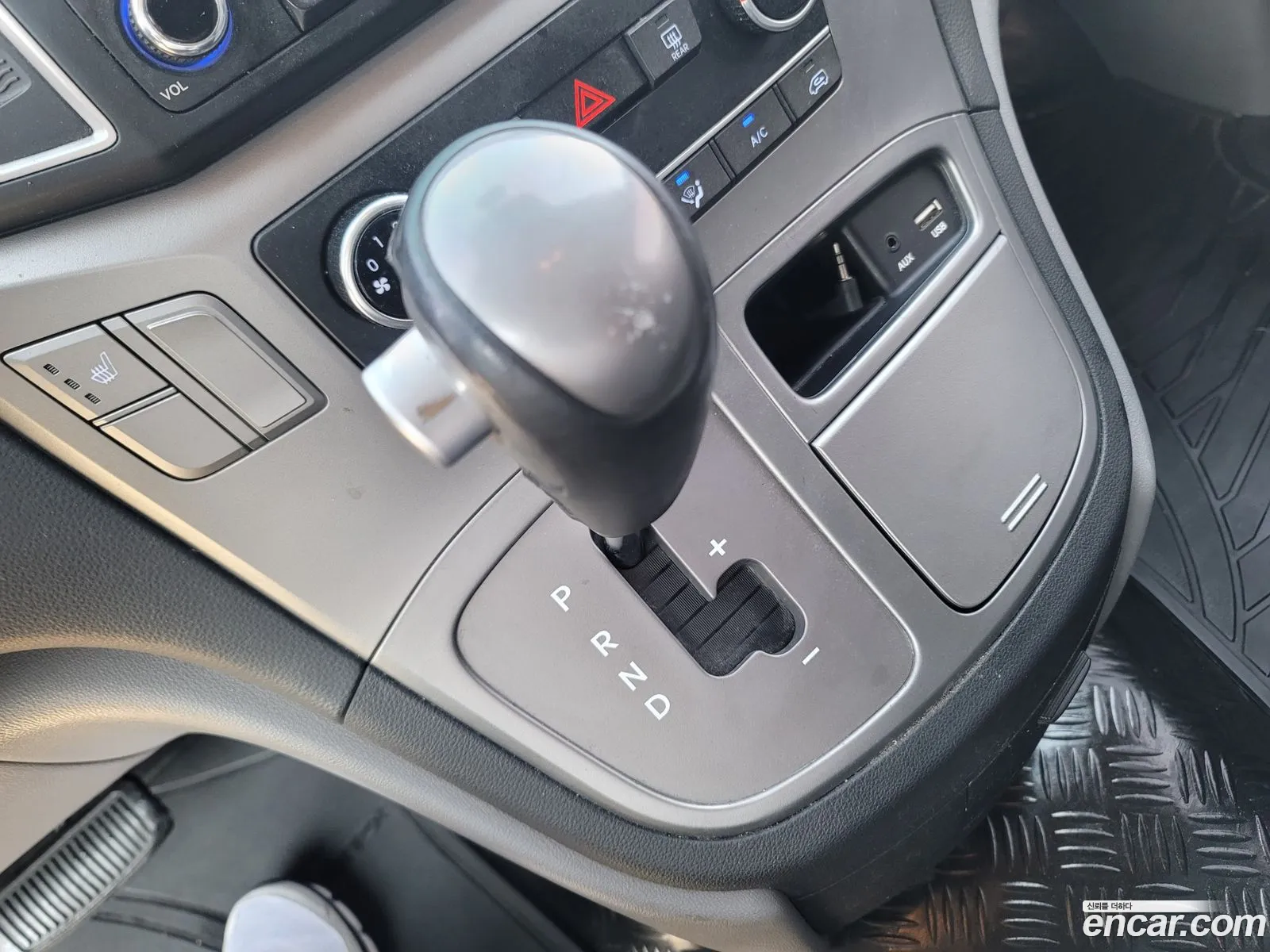 Hyundai Grand Starex 2019 — 17