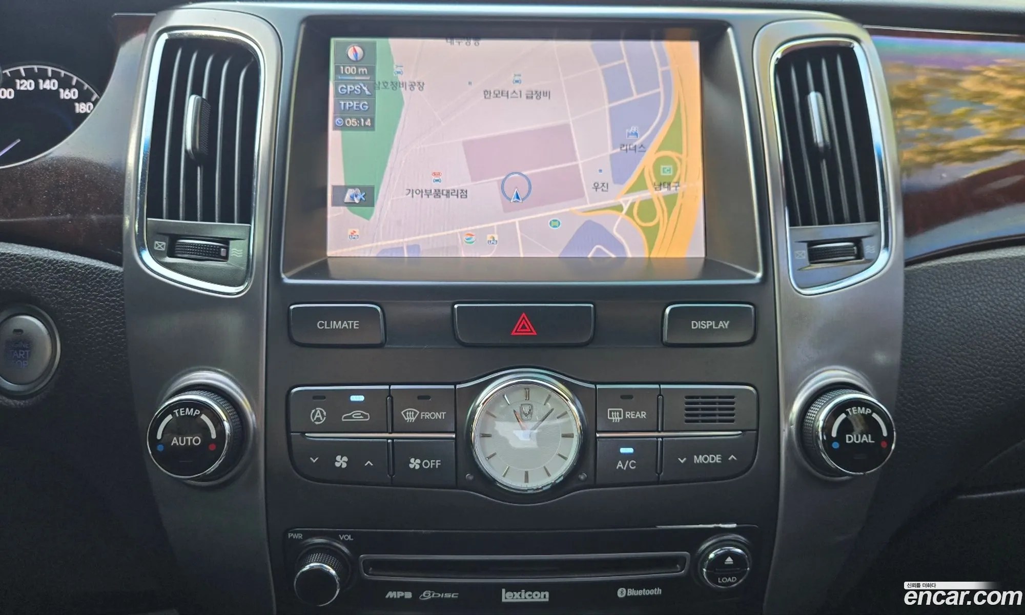 Hyundai Equus 2010 — 16