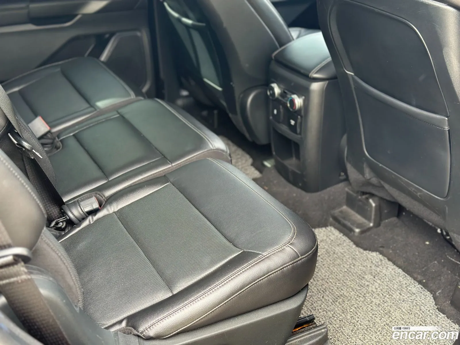 Ford Explorer 6th Gen 2020 — 18