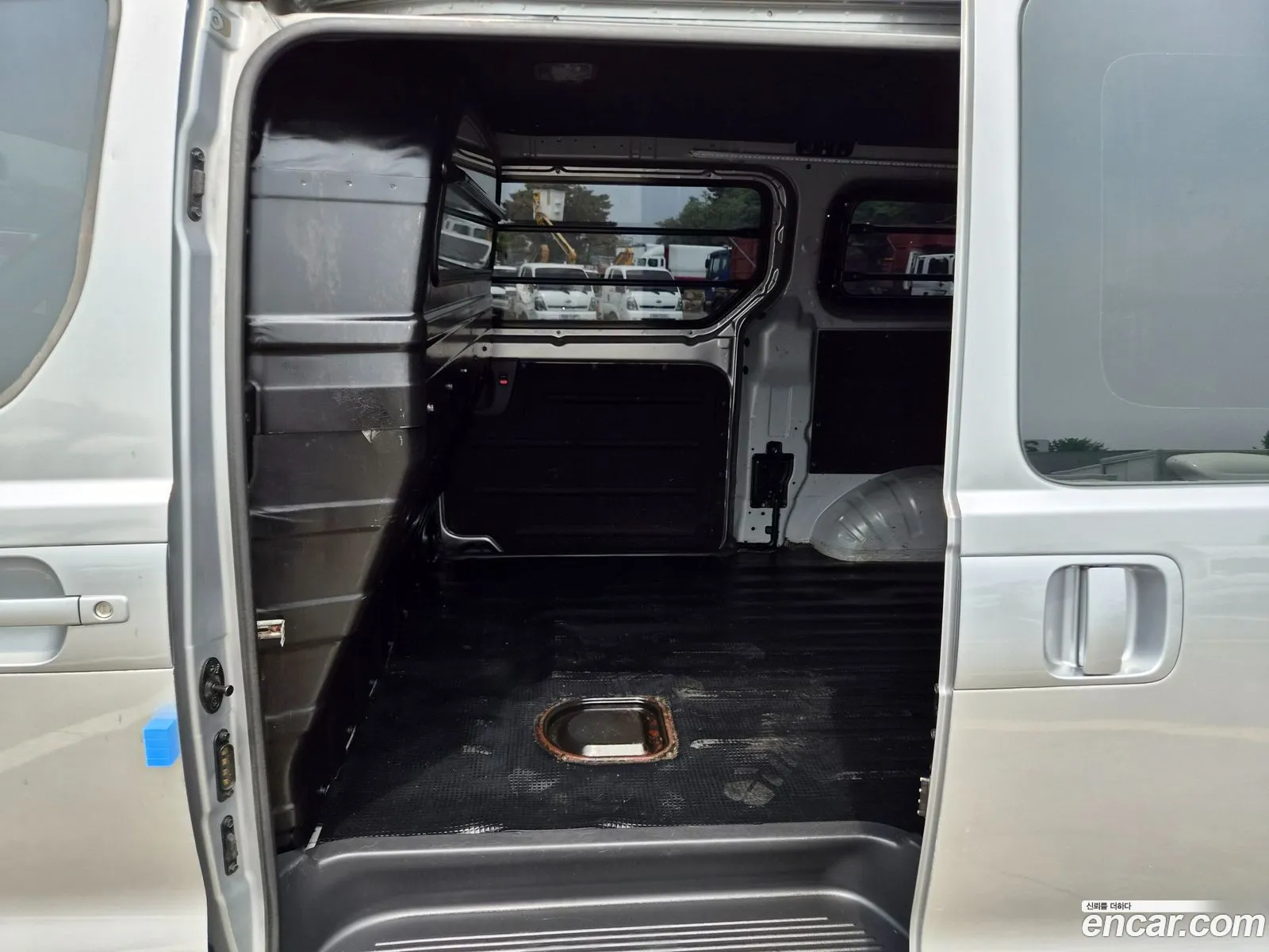 Hyundai Grand Starex 2018 — 12