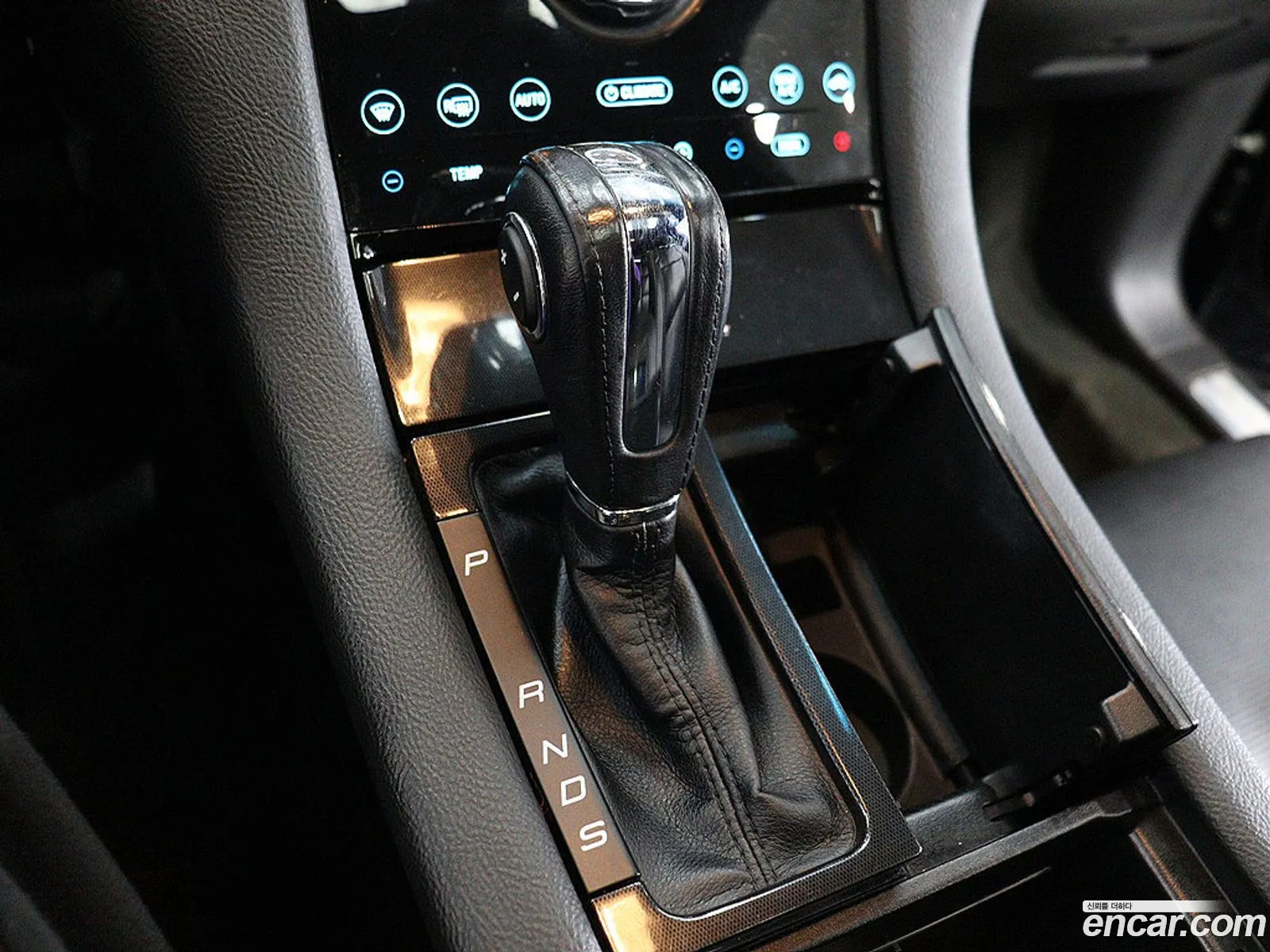 Ford Taurus 2016 — 17