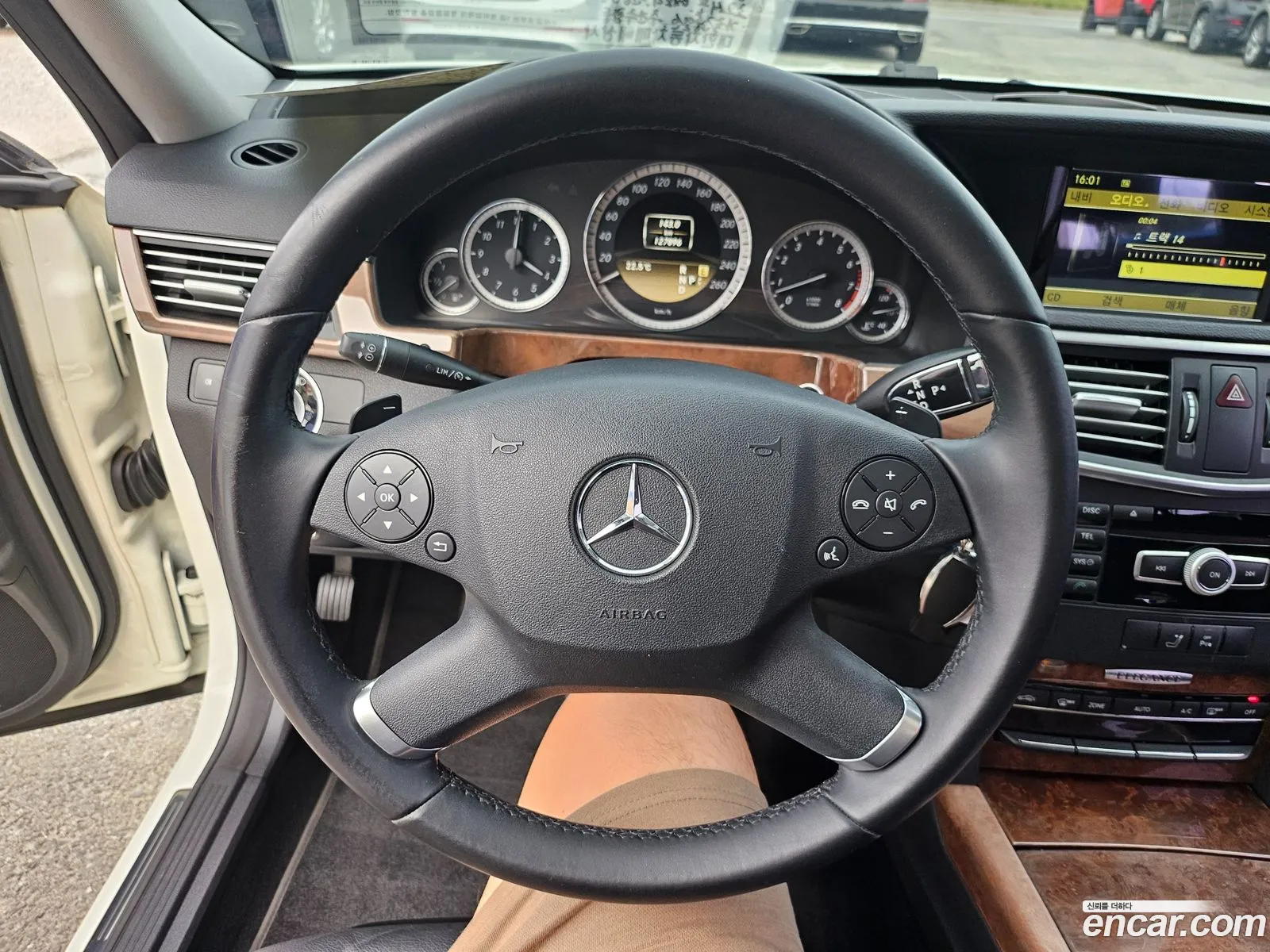 Mercedes-Benz E-Class W212 2012 — 17