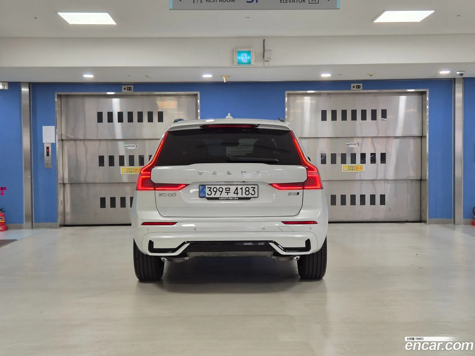 Volvo XC60 2025 — 2