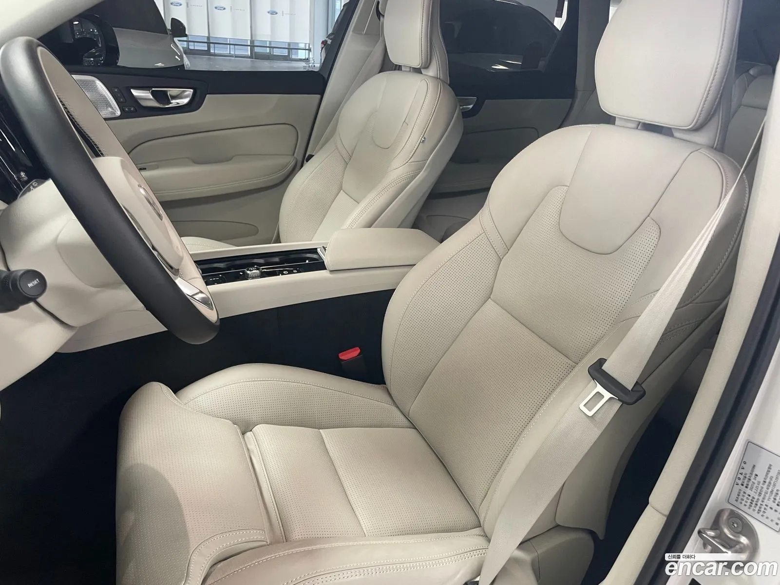 Volvo XC60 2025 — 3