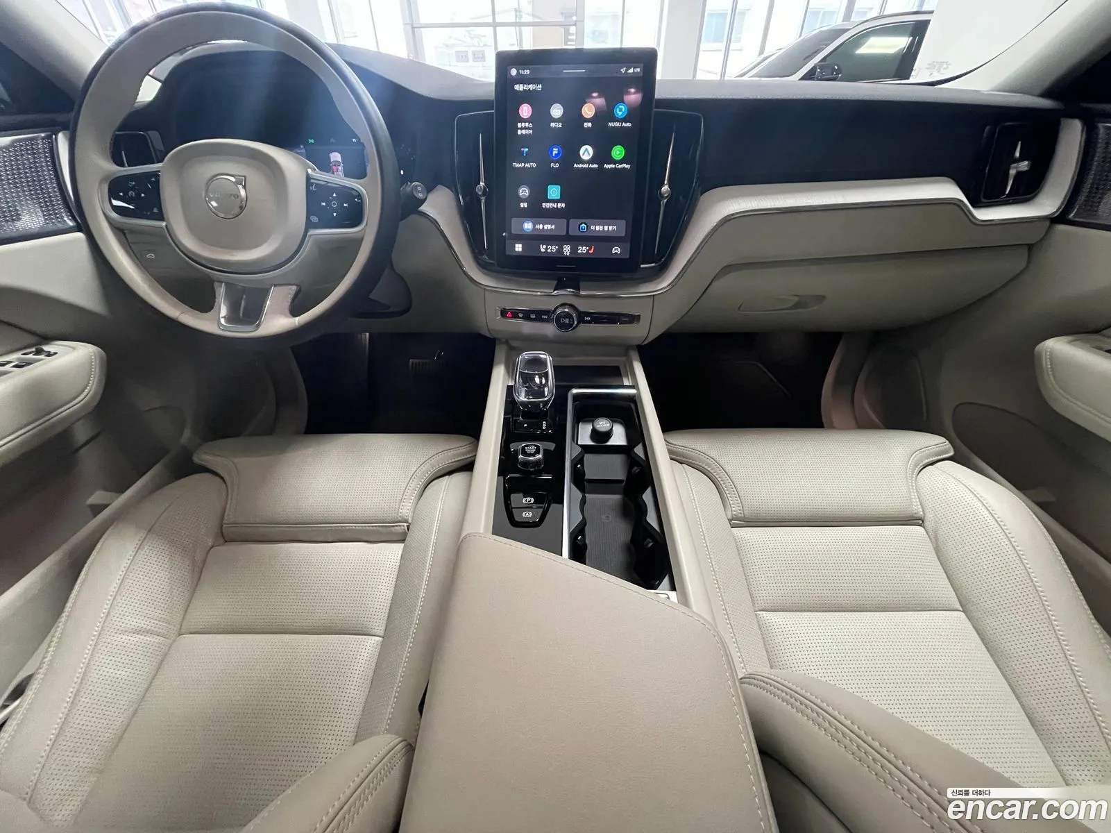 Volvo XC60 2025 — 17