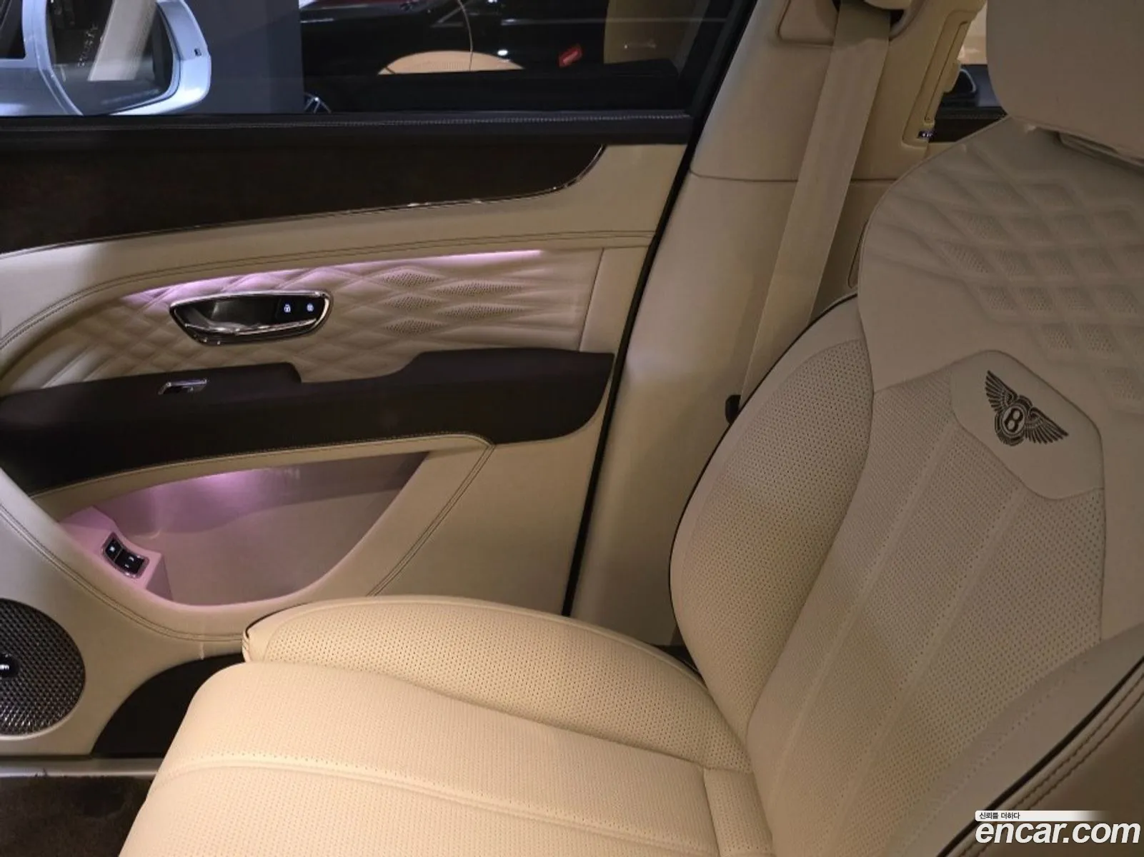 Bentley Bentayga 2024 — 2