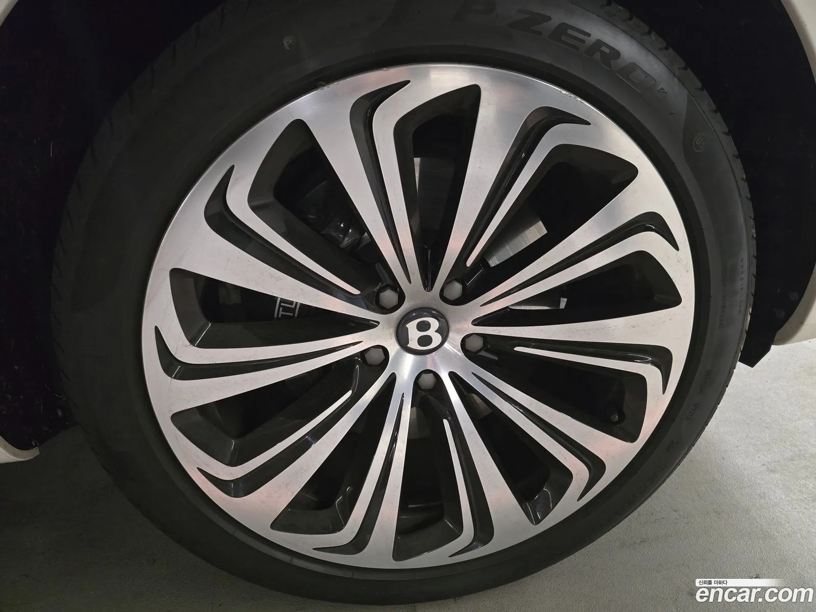 Bentley Bentayga 2024 — 7