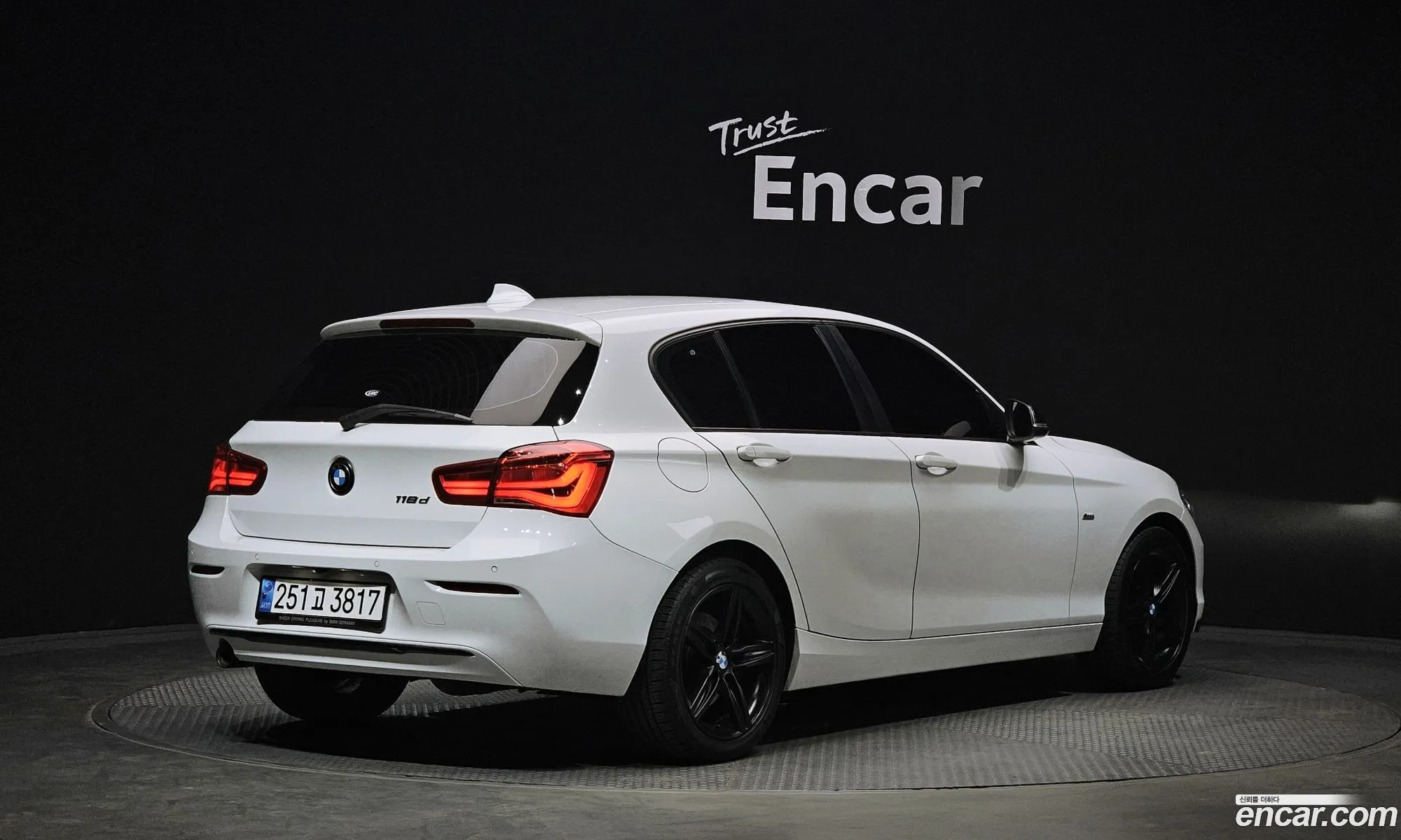 BMW 1 Series 2017 WBA1S5100H5G76747 — 11